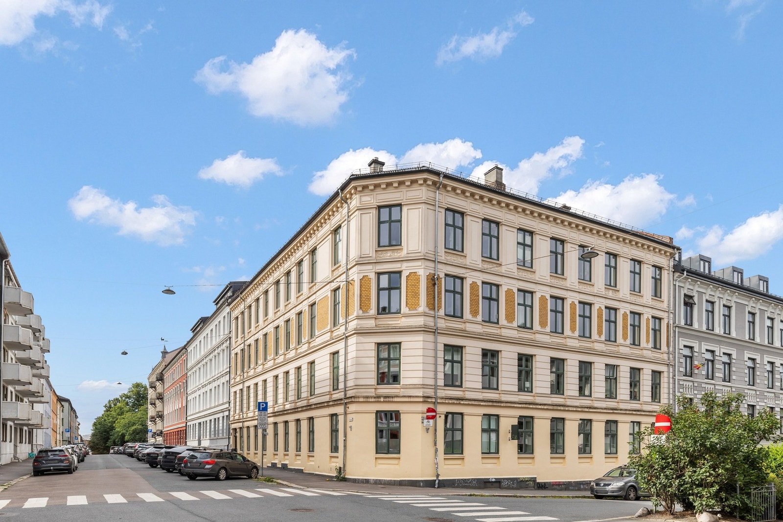 Leiligheten ligger i en klassisk bygård med originale kvaliteter. Galleribilde