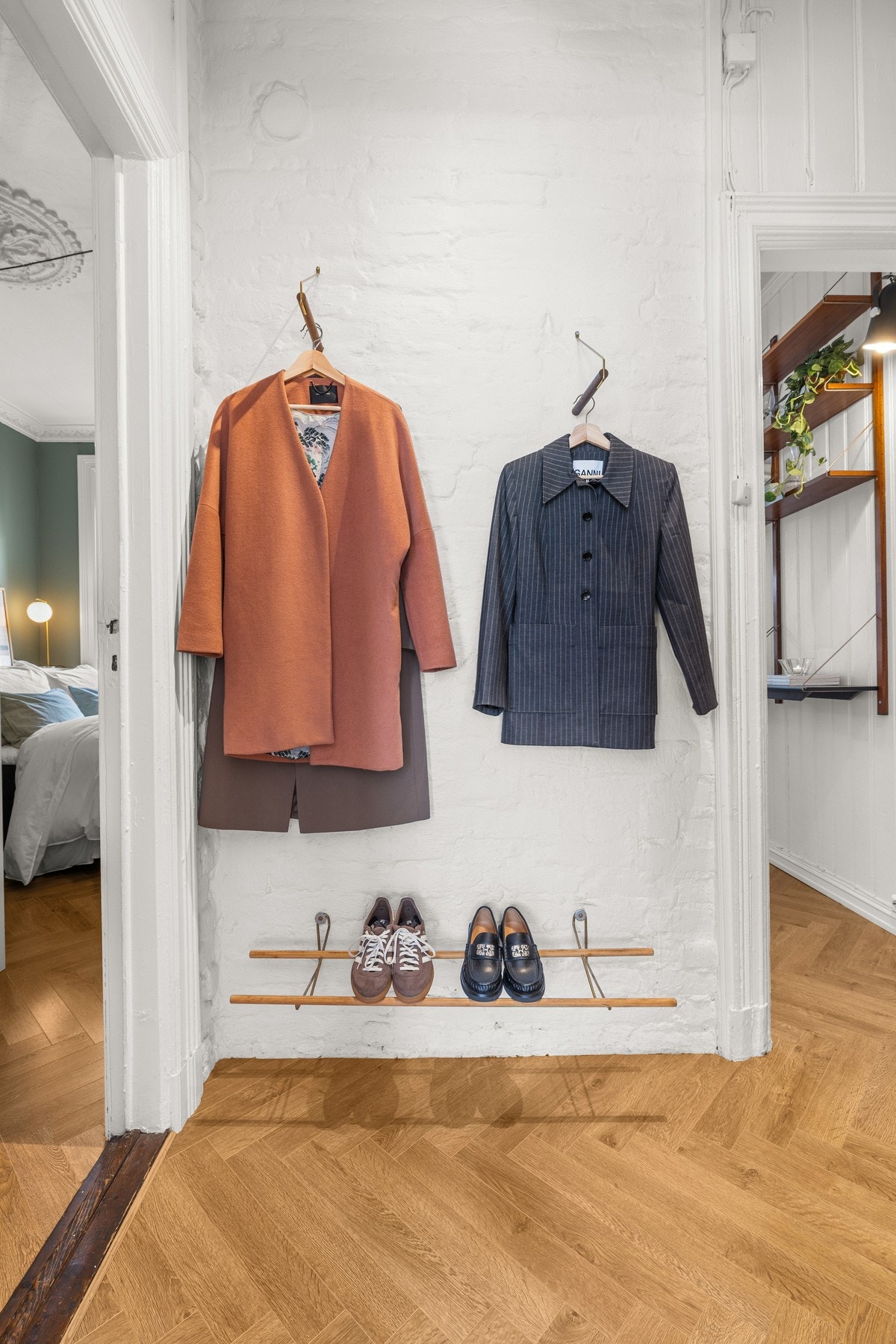 Det er god plass til klesoppheng. Galleribilde