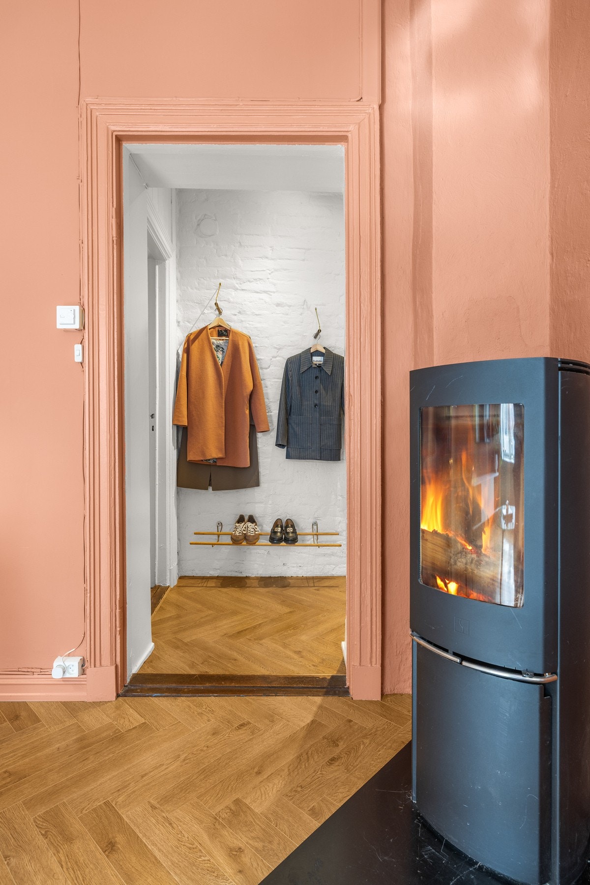 Legg også merke til det flotte fiskebensgulvet. Galleribilde