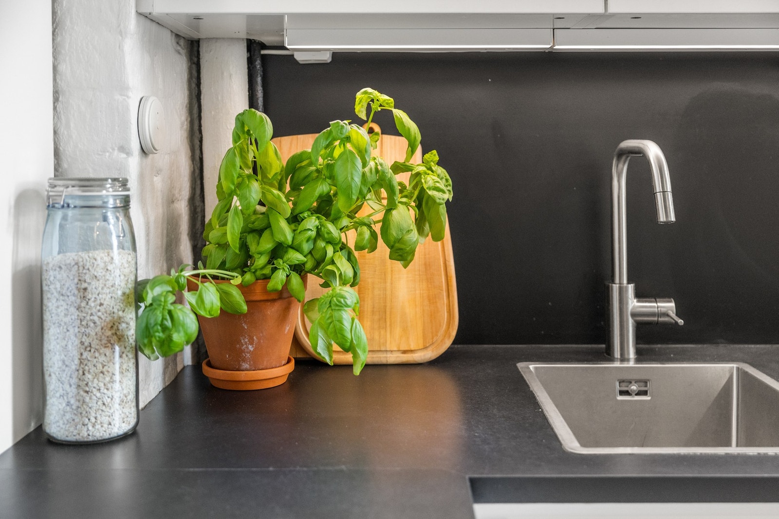 Kjøkkenet har tidsmessig innredning fra 2019. Galleribilde