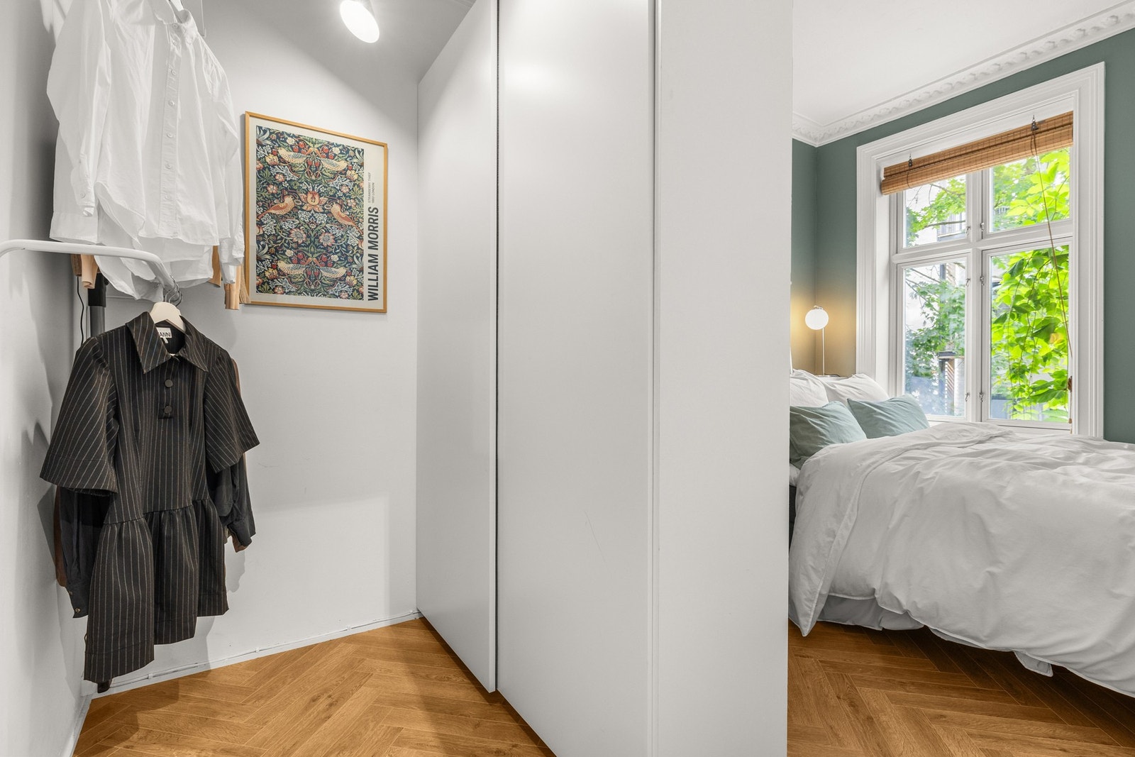 God plass til oppbevaring i tilknyttet walk-in. Galleribilde