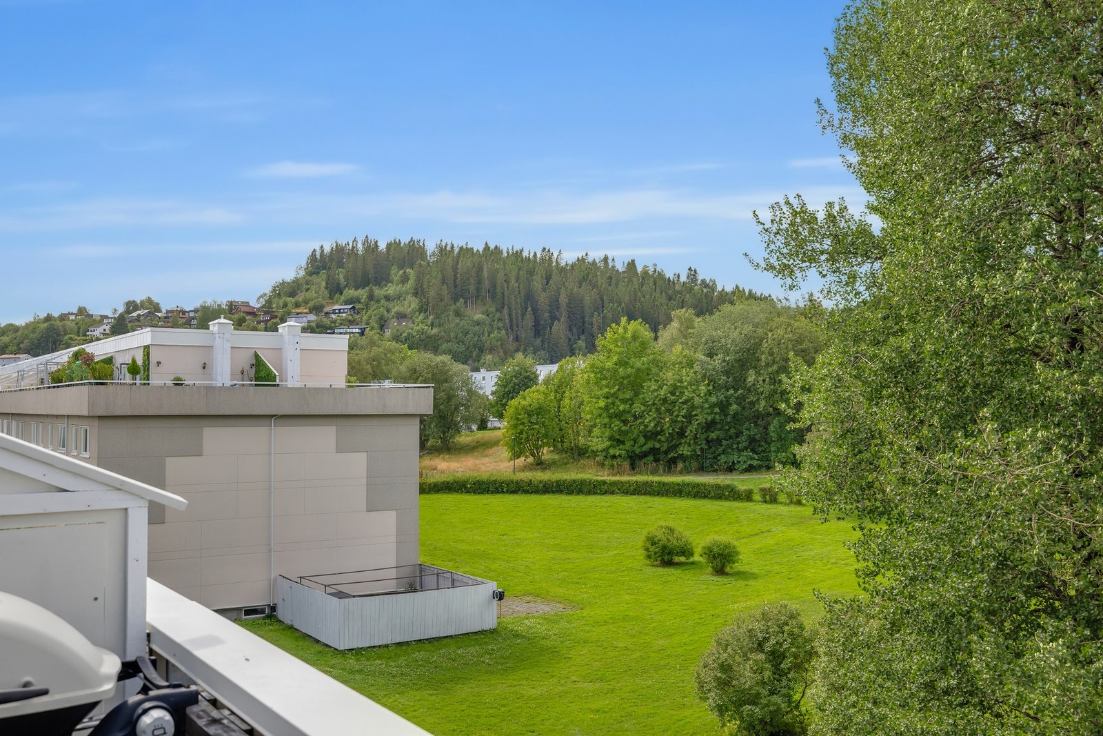 Boligen er vendt mot et rolig og behagelig område. Galleribilde