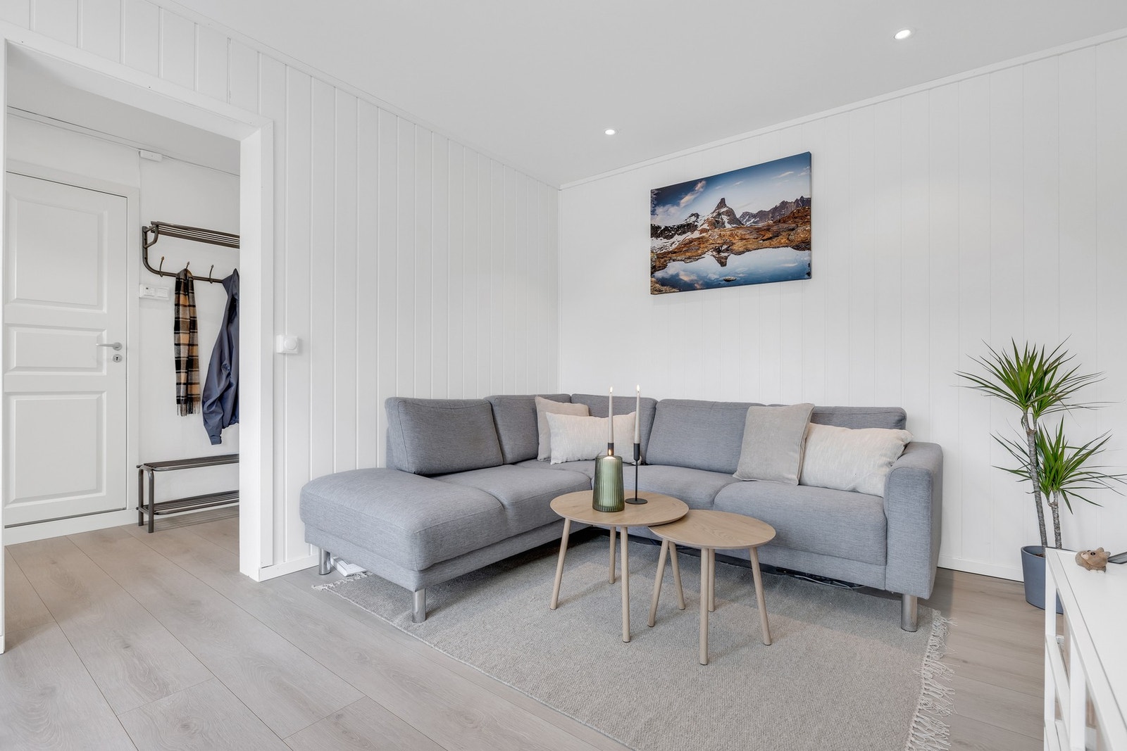 På stuen er det god plass til hyggelig sofakrok. Galleribilde