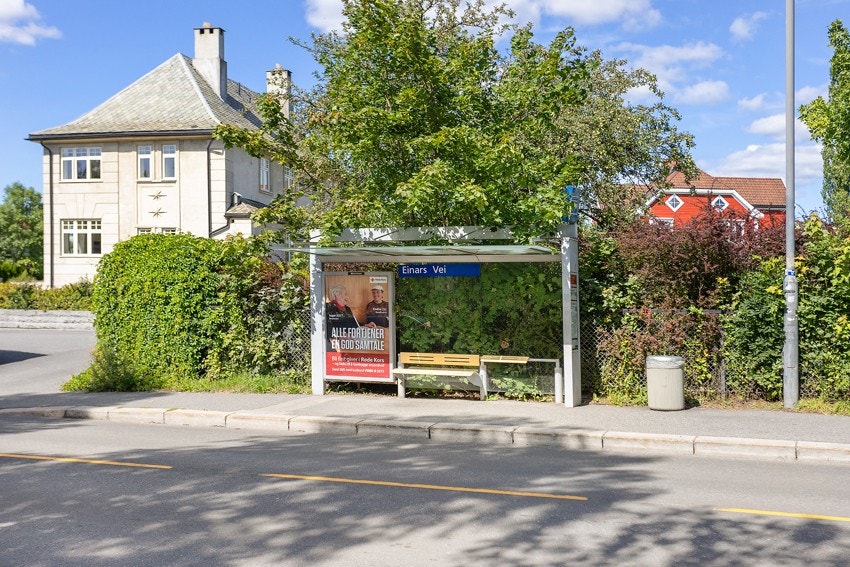 Bussholdeplass like ved Galleribilde