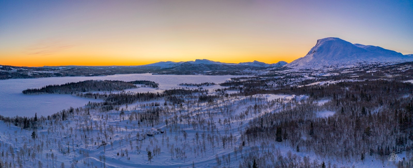 Tillatt utnytting er 186 m2 BYA. Maksimal utnytting for sidebygget er 36 m2. Galleribilde