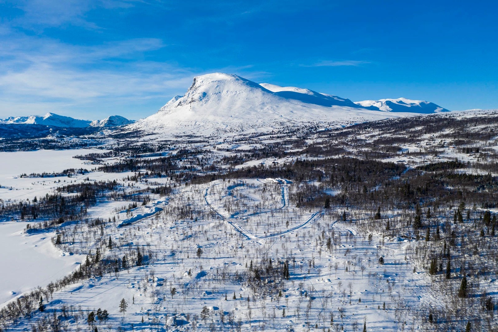 Flotte turmuligheter i området sommer og vinter Galleribilde