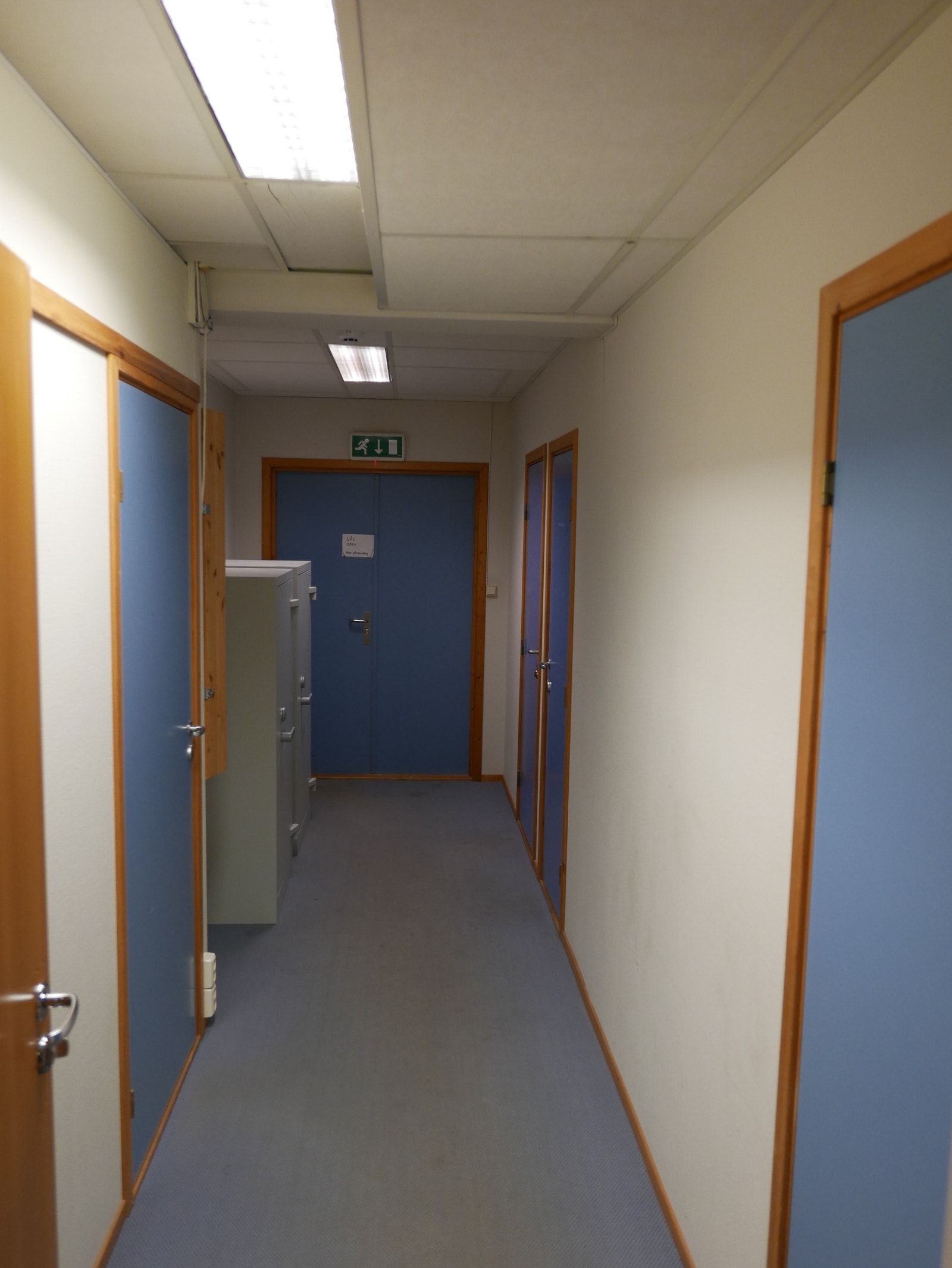 Korridor til flere WC / bøttekott /arkivrom Galleribilde