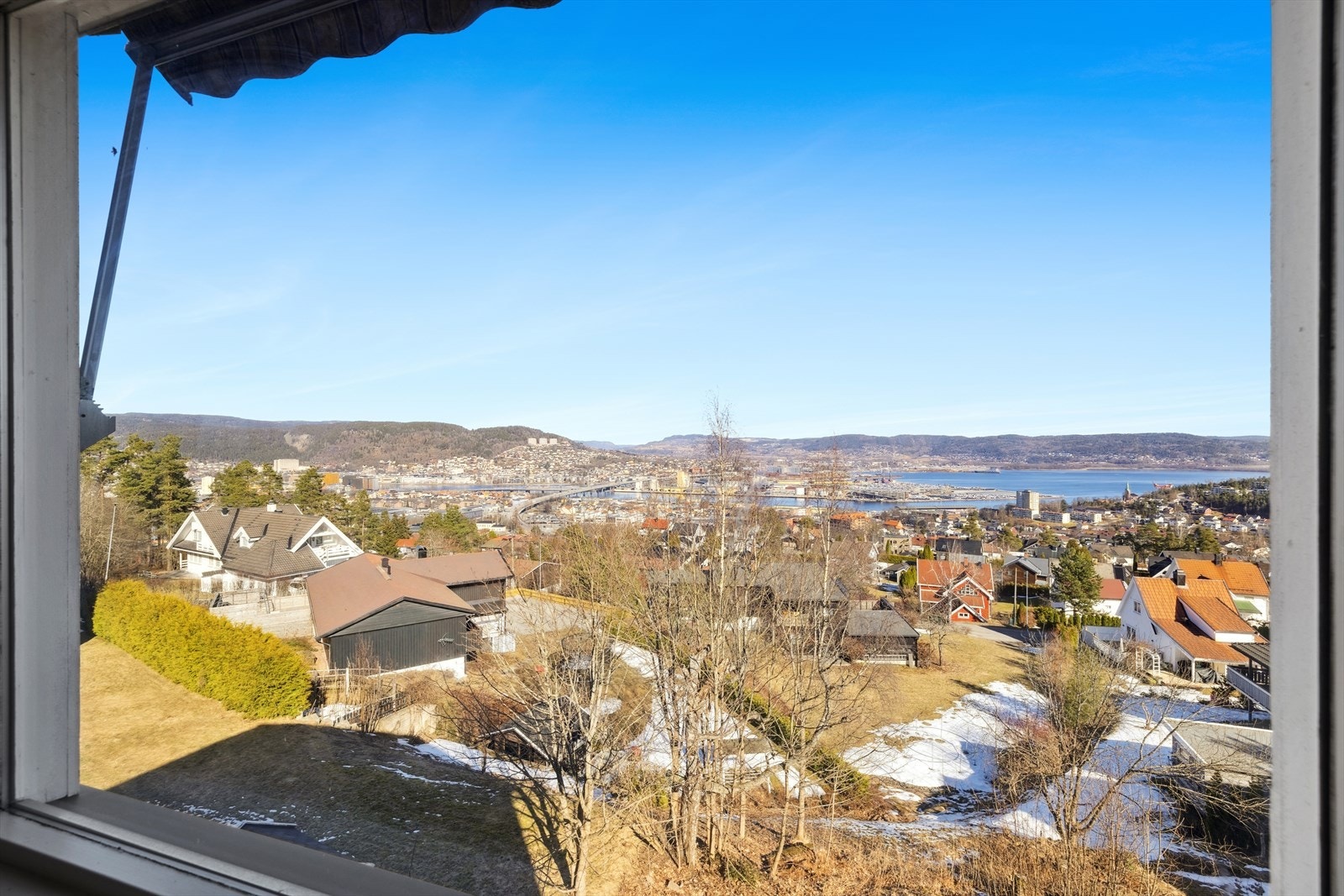 Det er fra boligen fantastisk utsikt over Drammen. Galleribilde