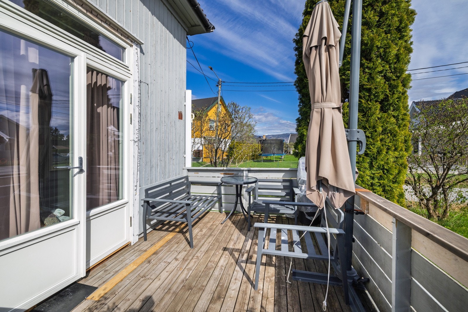 Balkong med utgang i fra soverom i 1.etasje Galleribilde