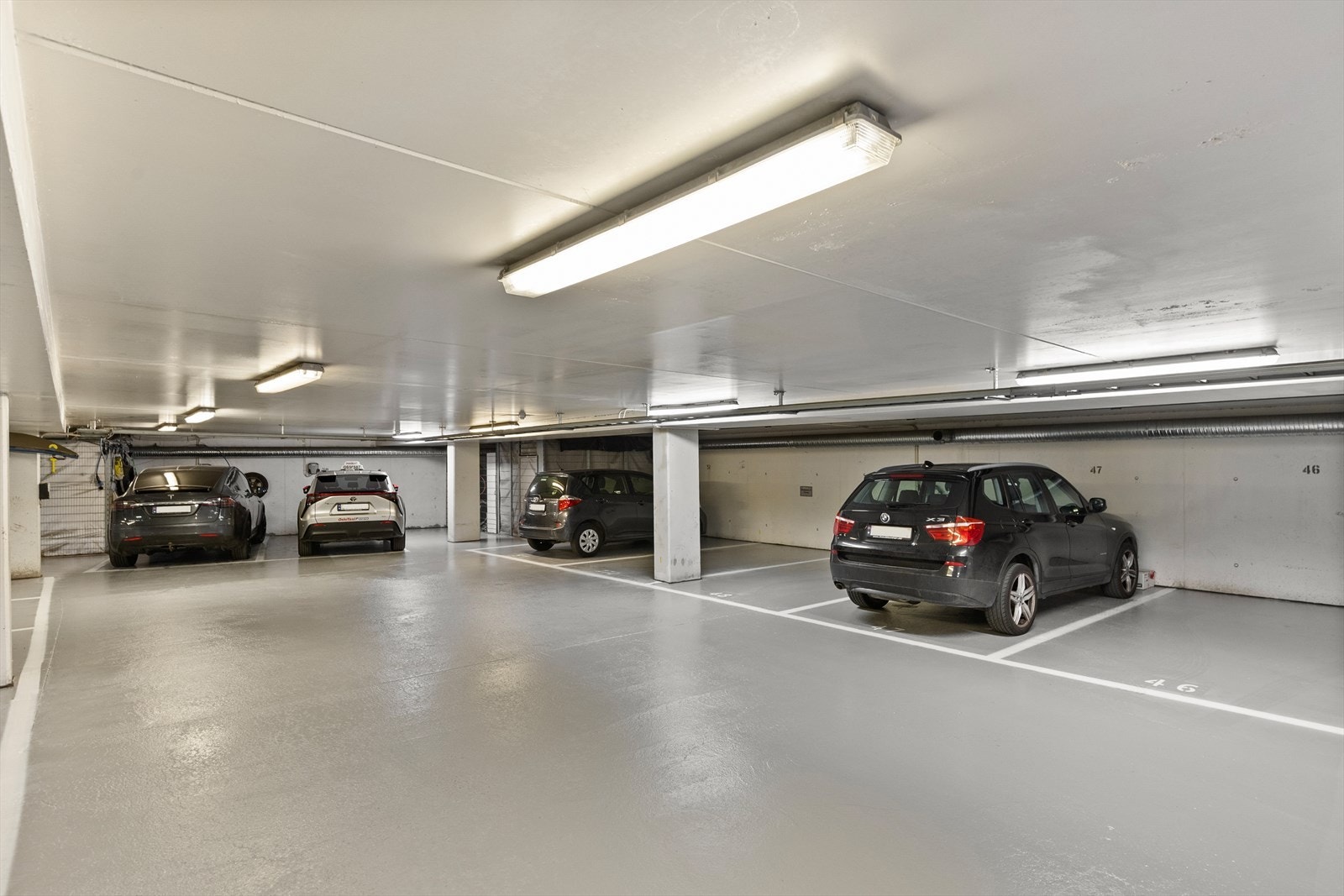 Det følger med 1 stk garasjeplass Galleribilde
