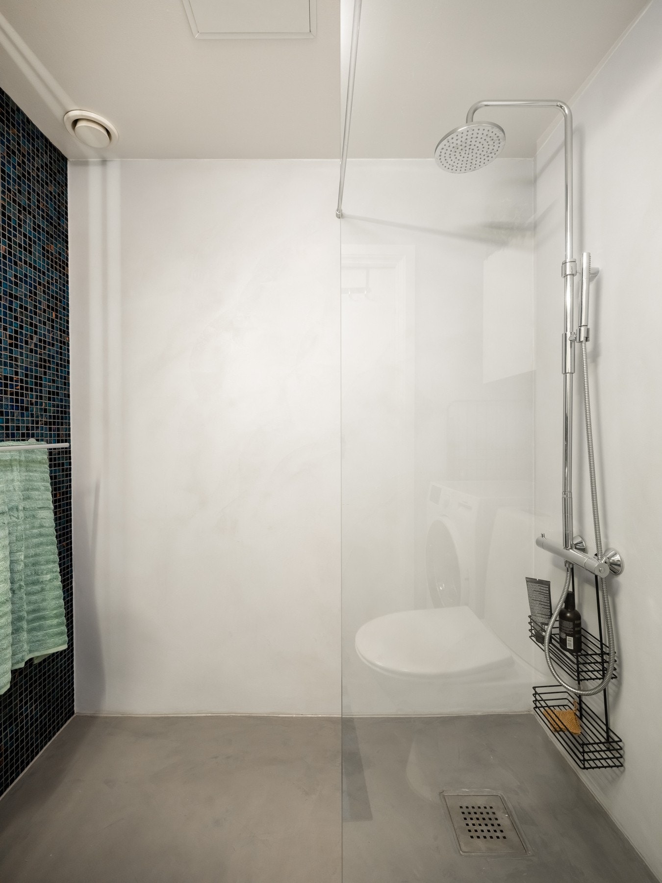 På badet er det også opplegg for vaskemaskin. Galleribilde