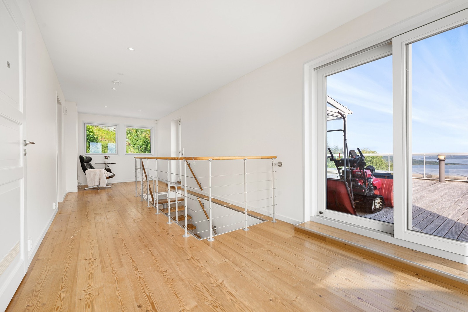 Gang i 2. etasje med skyvedør ut til takterrasse Galleribilde