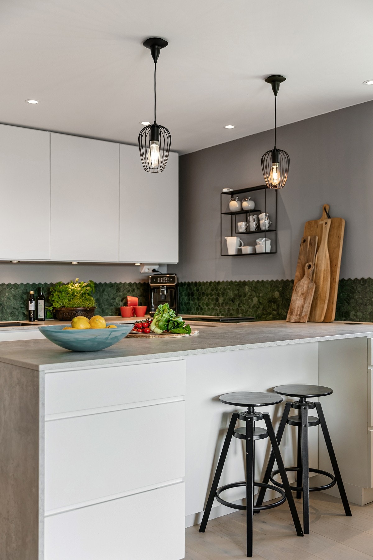 Fliser på kjøkkenet ble satt opp i 2023. Galleribilde