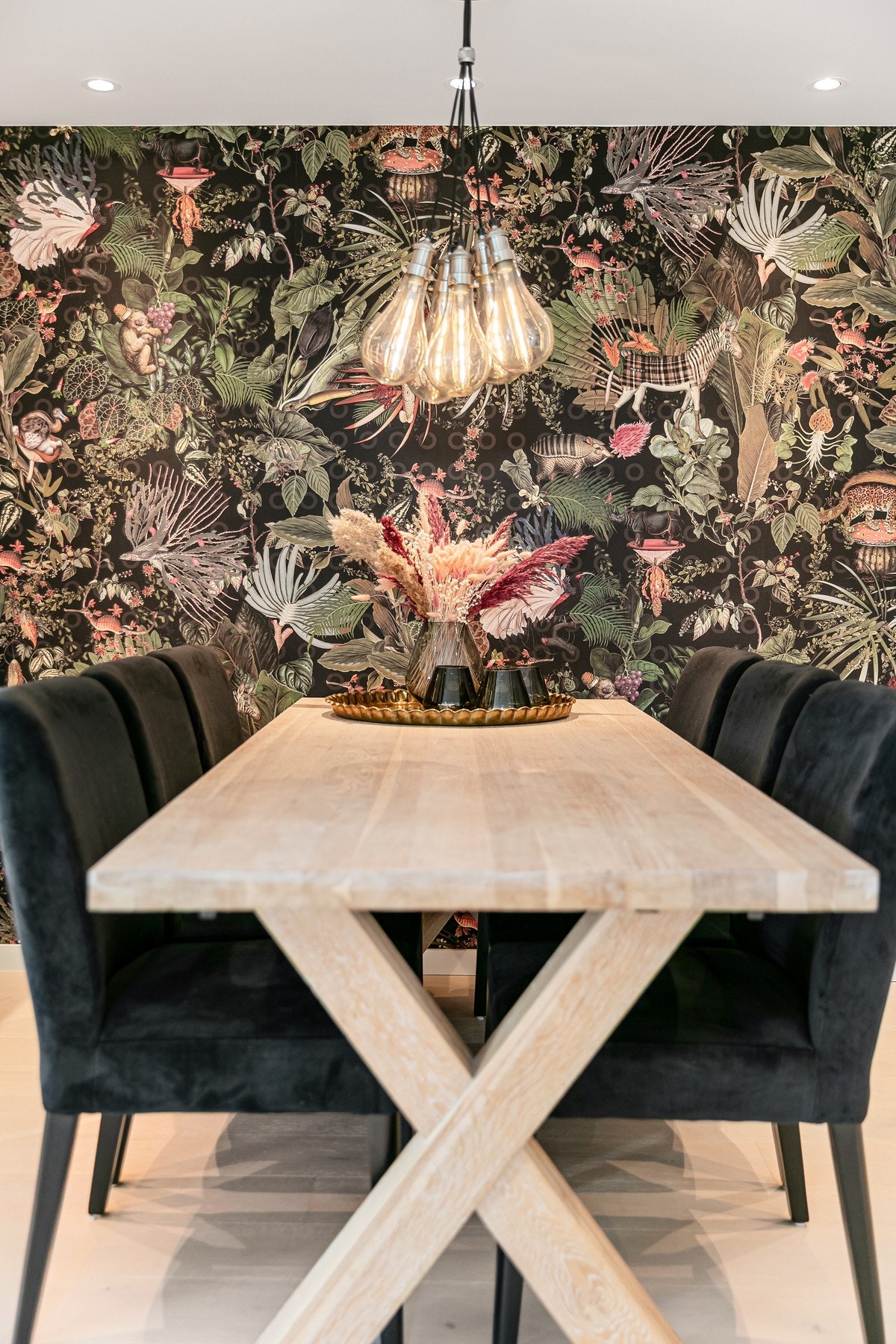 Vegg bak spisestue ble sparklet og fikk tapet i 2022. Galleribilde