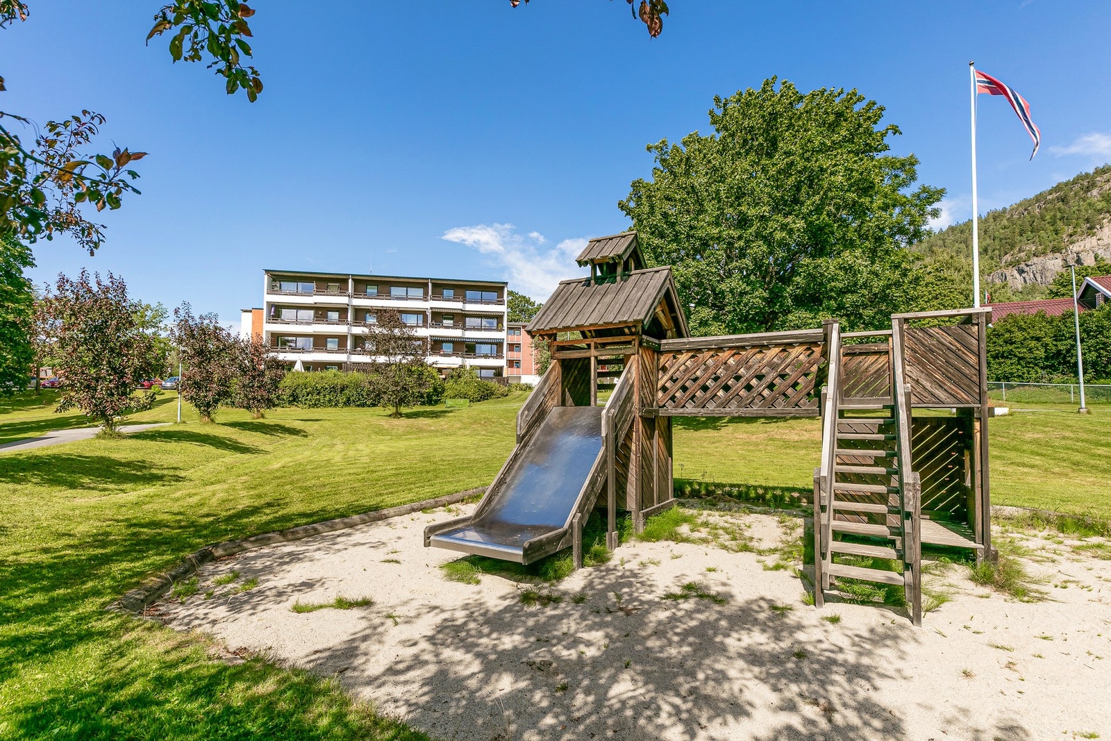 Boligen ligger i et meget familievennlig og rolig bomiljø. Galleribilde