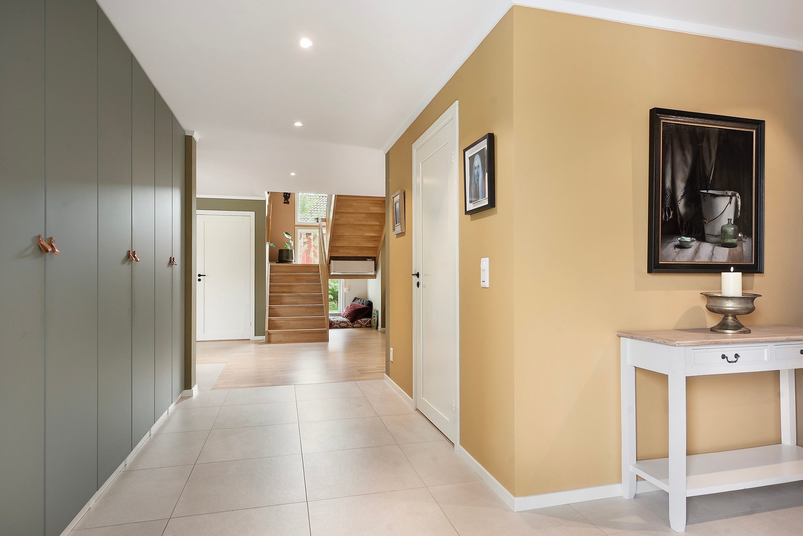 Her er det også rikelig med garderobeplass til yttertøy. Galleribilde