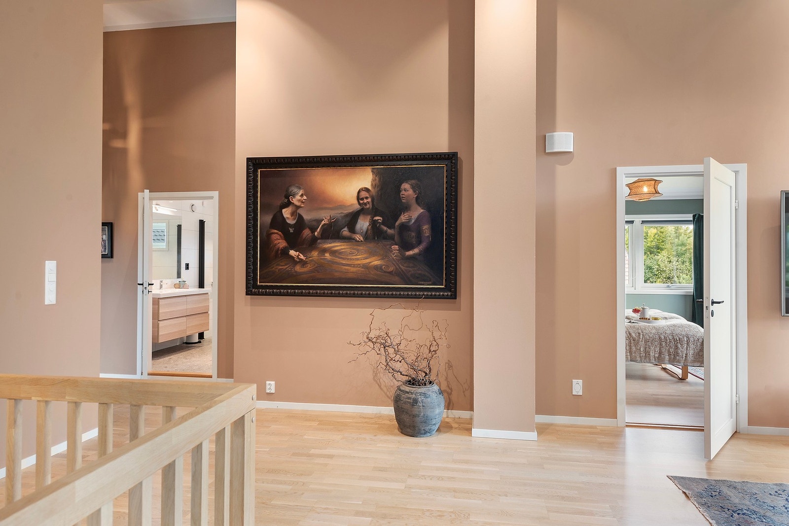 Fra stuen inn mot soverom og bad. Galleribilde