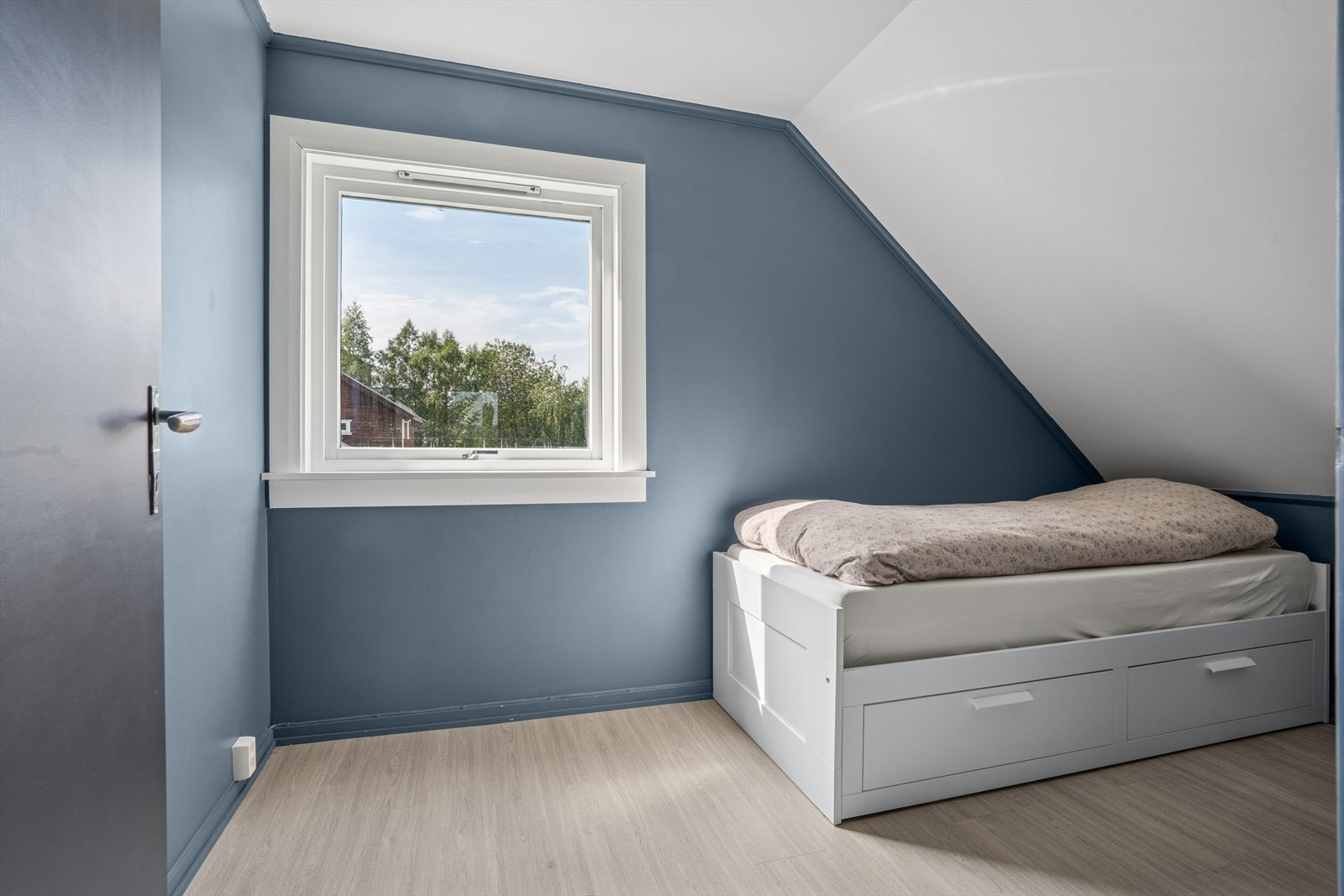 Soverom 4 har også god plass til seng. Galleribilde