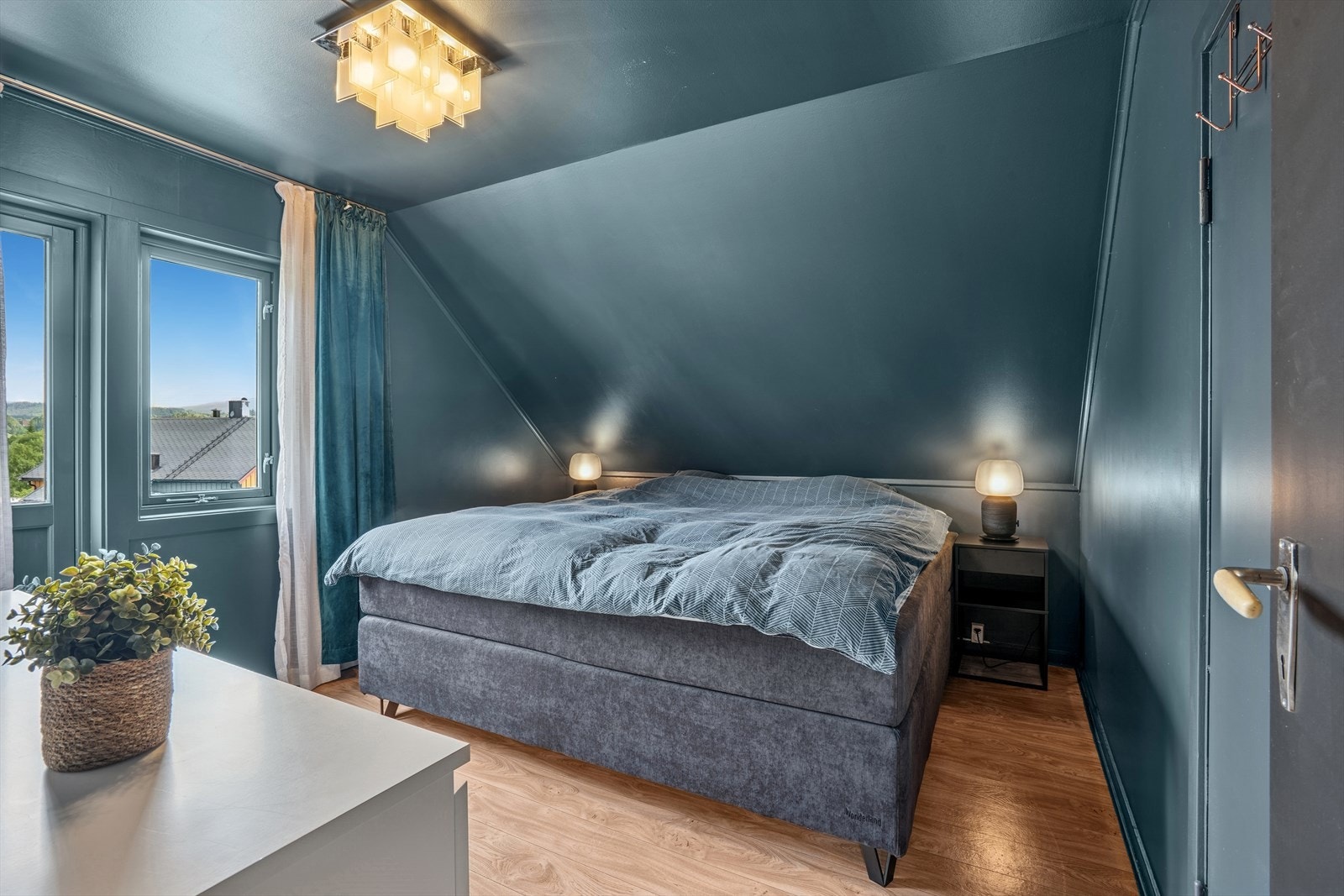 Vegger og tak er malt i samme farge. Galleribilde