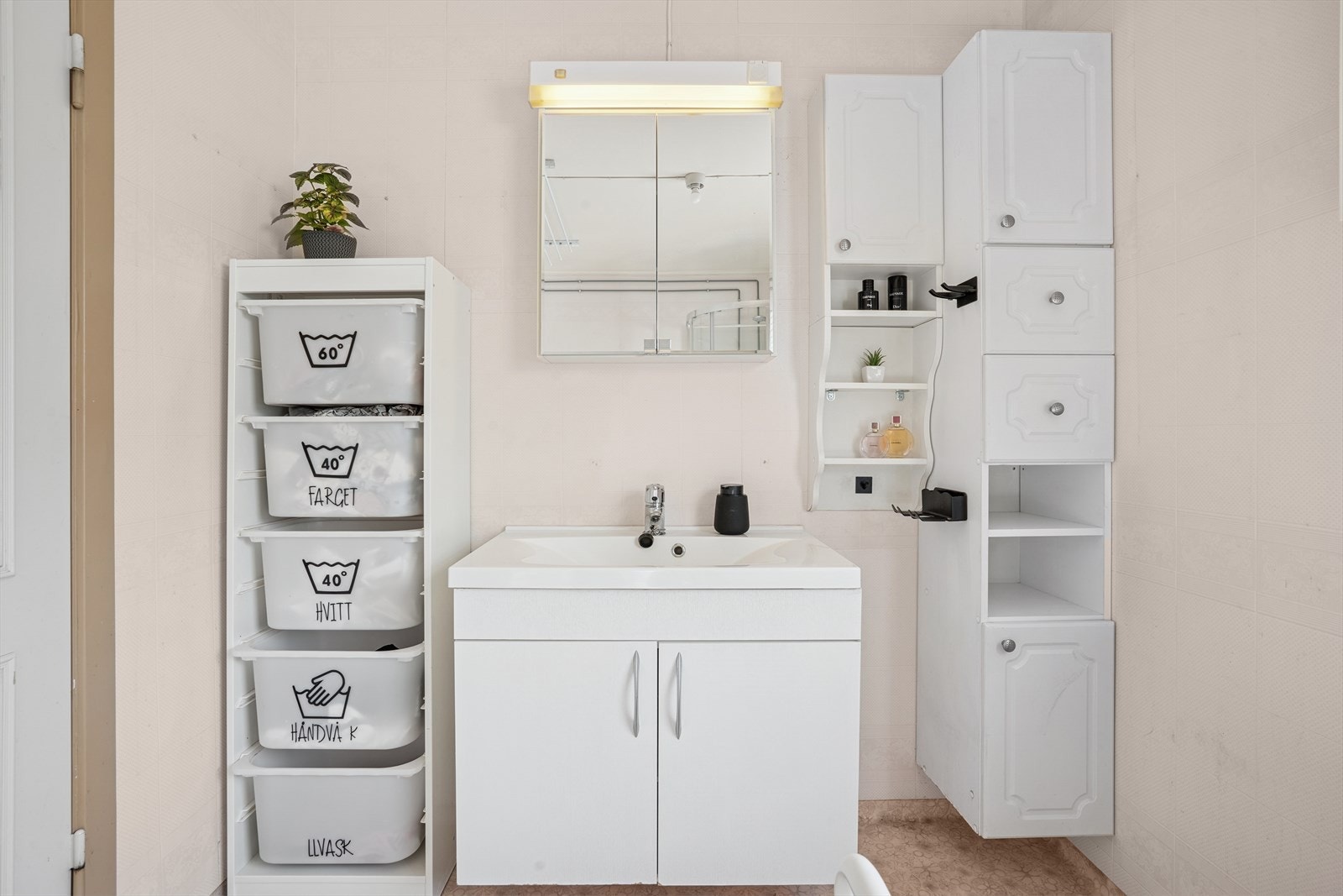 Badet i hovedetasjen er av god størrelse. Galleribilde