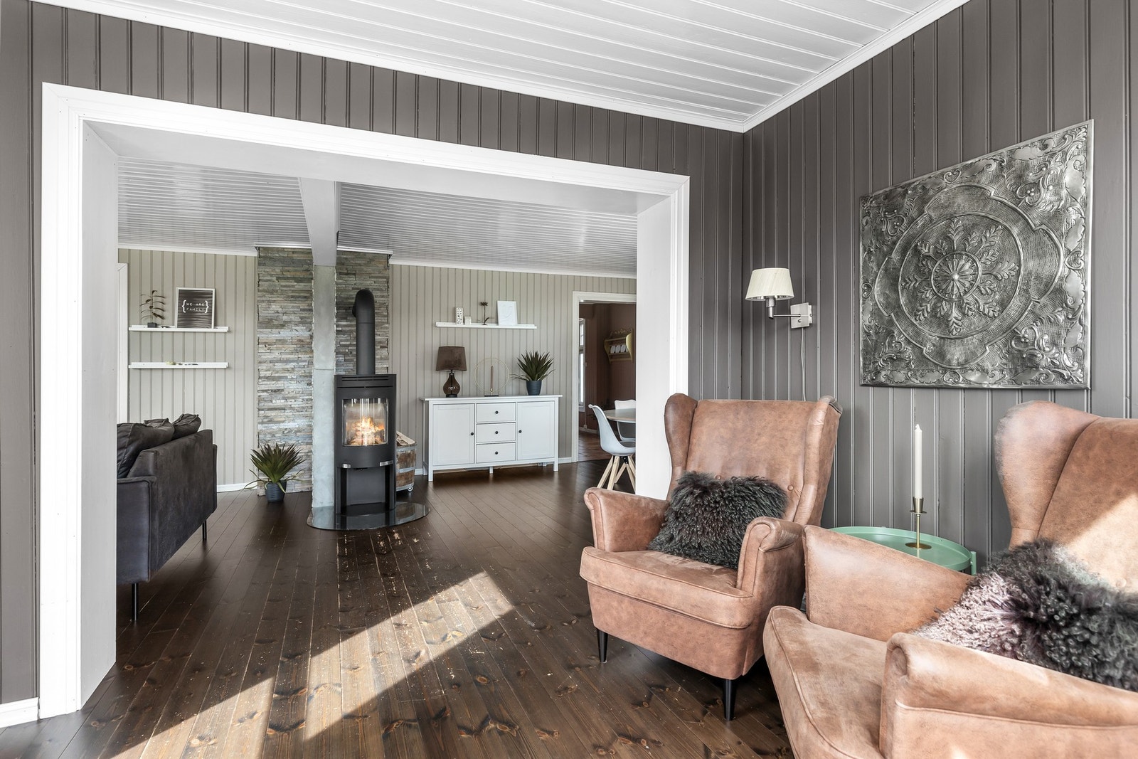 Hovedenheten byr på fantastisk oppholdsrom inndelt i flere gode soner. Galleribilde