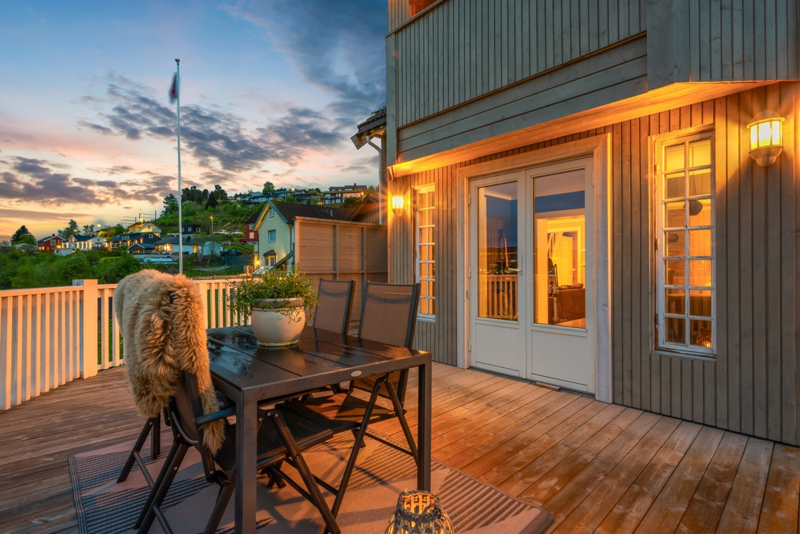 Boligen har en meget godt oppgradert bygningsmasse, samtidig som det tradisjonelle har blitt godt ivaretatt for en god helhet. Galleribilde