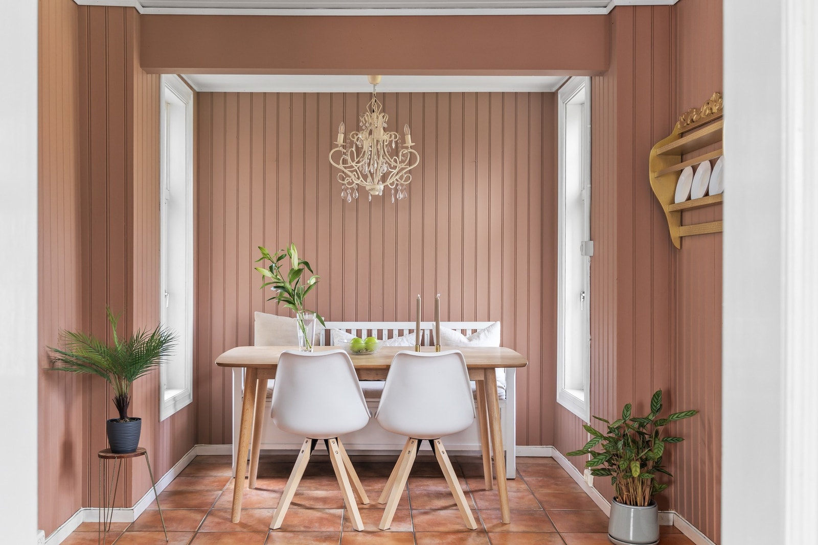 Ved kjøkkenet finner du ei separat spisestue på 11 kvm. Galleribilde