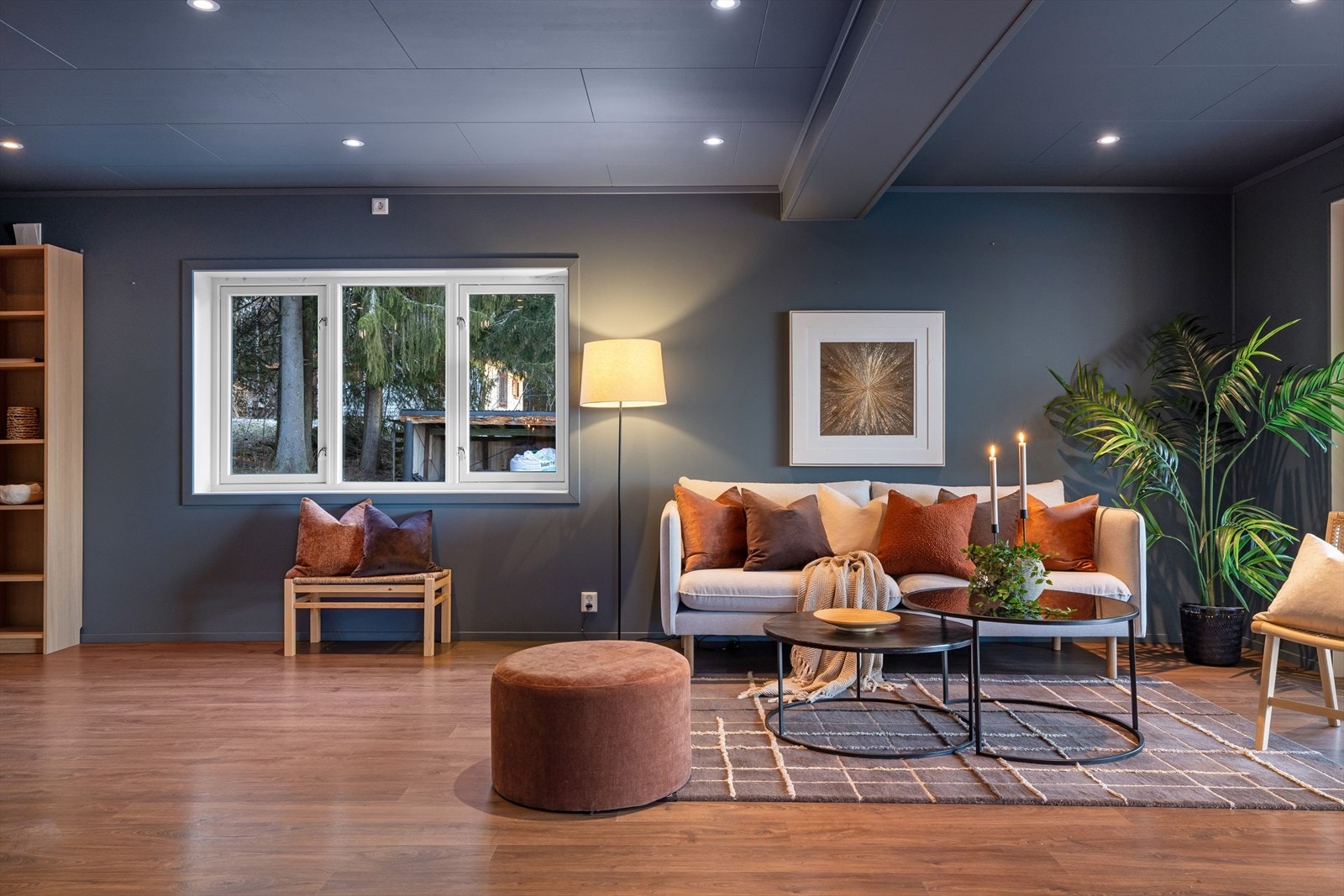 Yttervegg i stuedel er påforet og tilleggsisolert med 20 cm i 2020. Det ble også lagt varmefolie i deler av stuen i 2020. Galleribilde