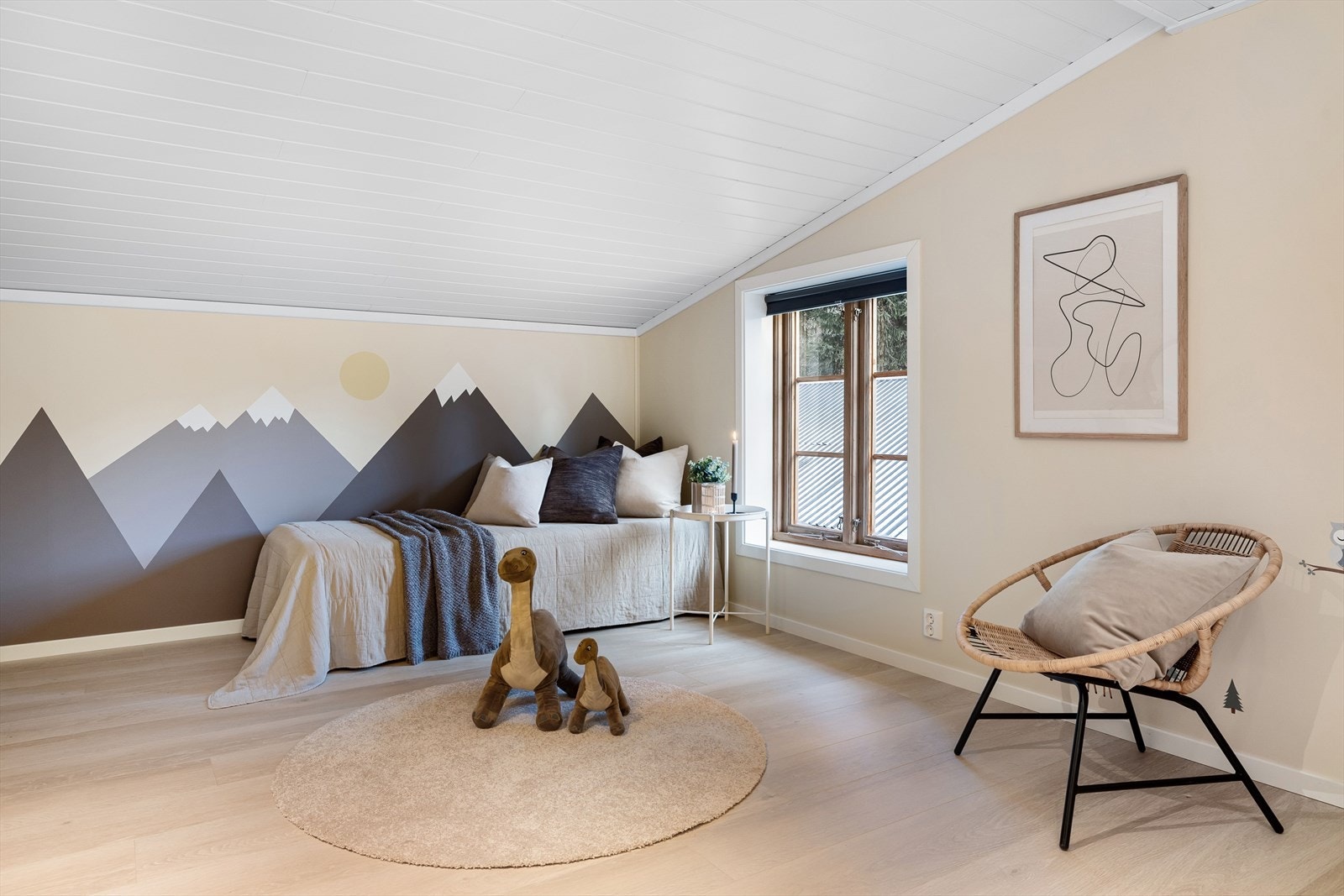 Soverom 3 er et lyst og fint soverom som er pusset opp i nyere tid. Galleribilde