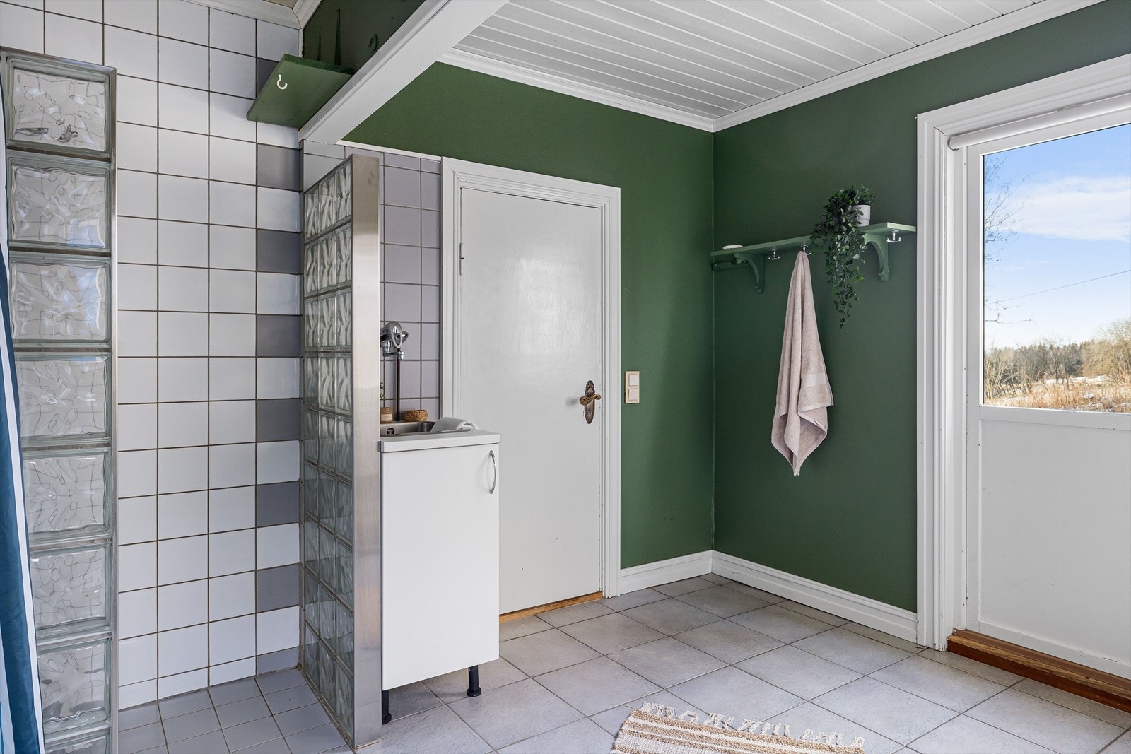 Baderommet har fått TG3 og må oppgraderes for å tåle normal bruk etter dagens krav. Galleribilde