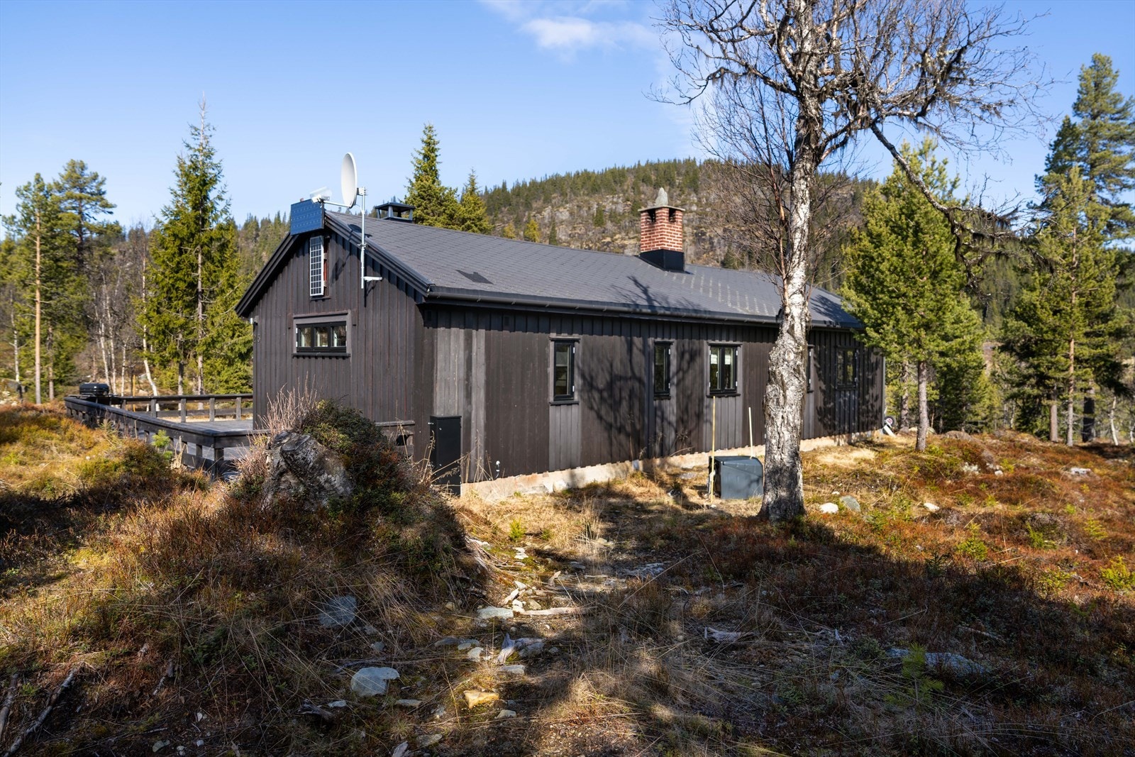 Eiendommen er naturskjønt og lunt beliggende i seterlandskapet på Fekjan Galleribilde