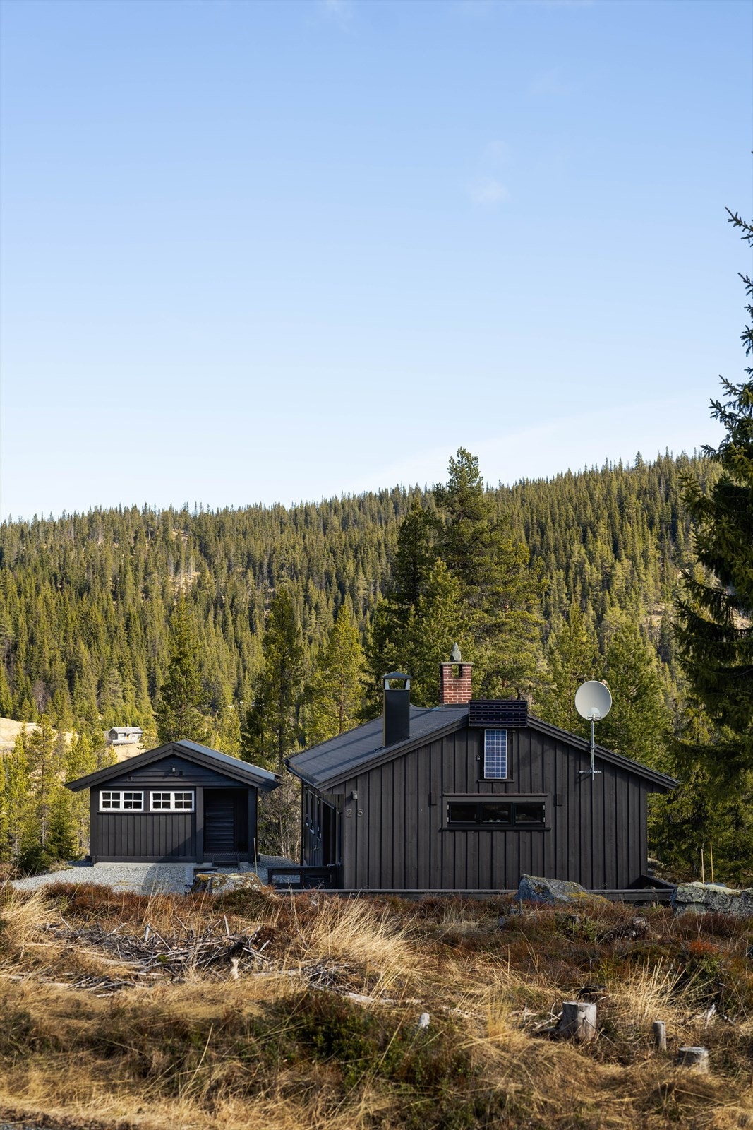 Eiendommen er et perfekt utgangspunkt for turer året rundt - enten du søker ro, utsikt eller aktivt friluftsliv! Galleribilde