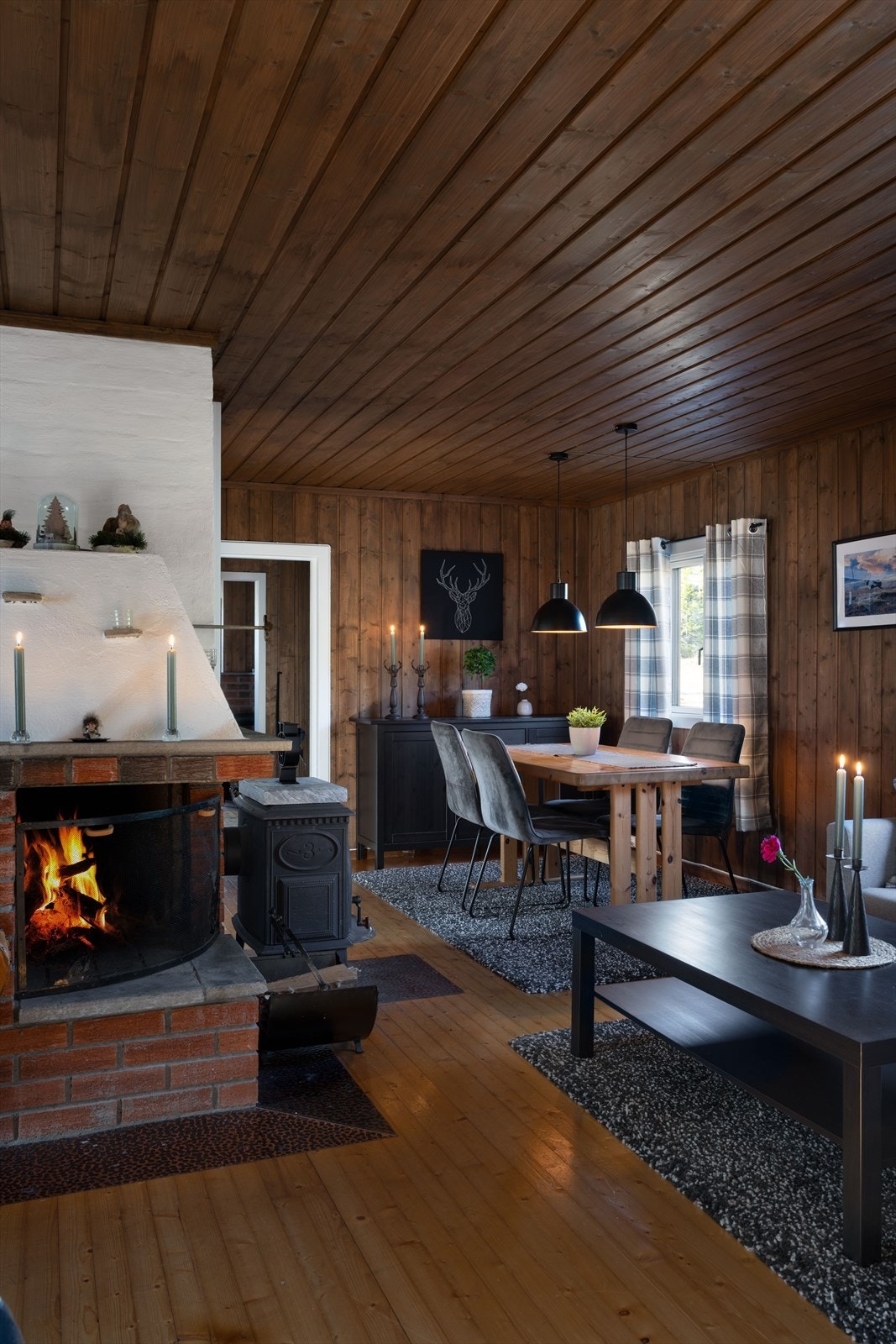 I tilknytning peisen, er det også en vedovn. Galleribilde