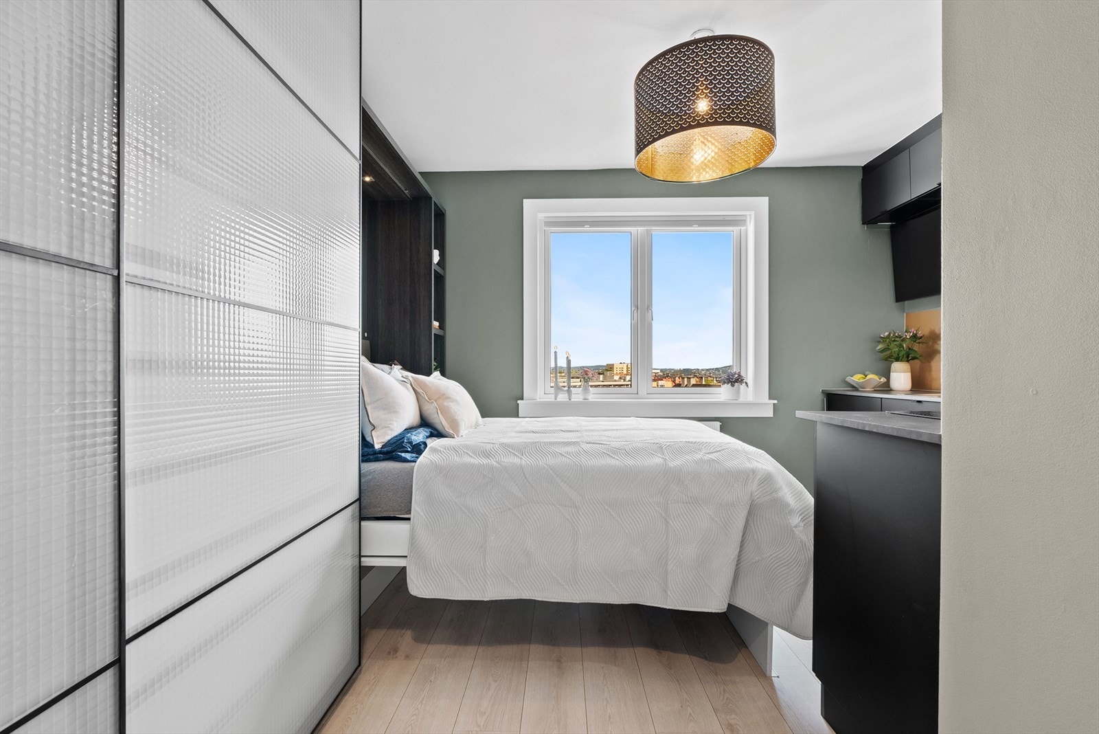 Vegger og tak ble nymalt i 2022 for et oppgradert helhetsinntrykk. Galleribilde