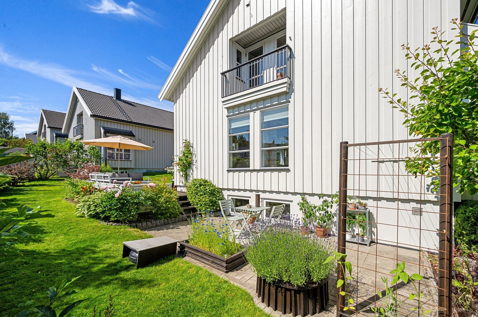 Hagen er meget velstelt, og har en flott terrasse. Galleribilde