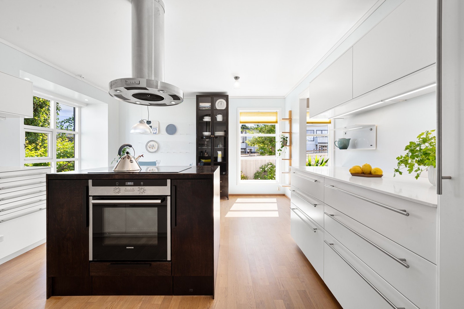 Kjøkkenet ble pusset opp i 2015 i regi av eier. Kjøkkenet har fått TG1 av takstmann. Galleribilde