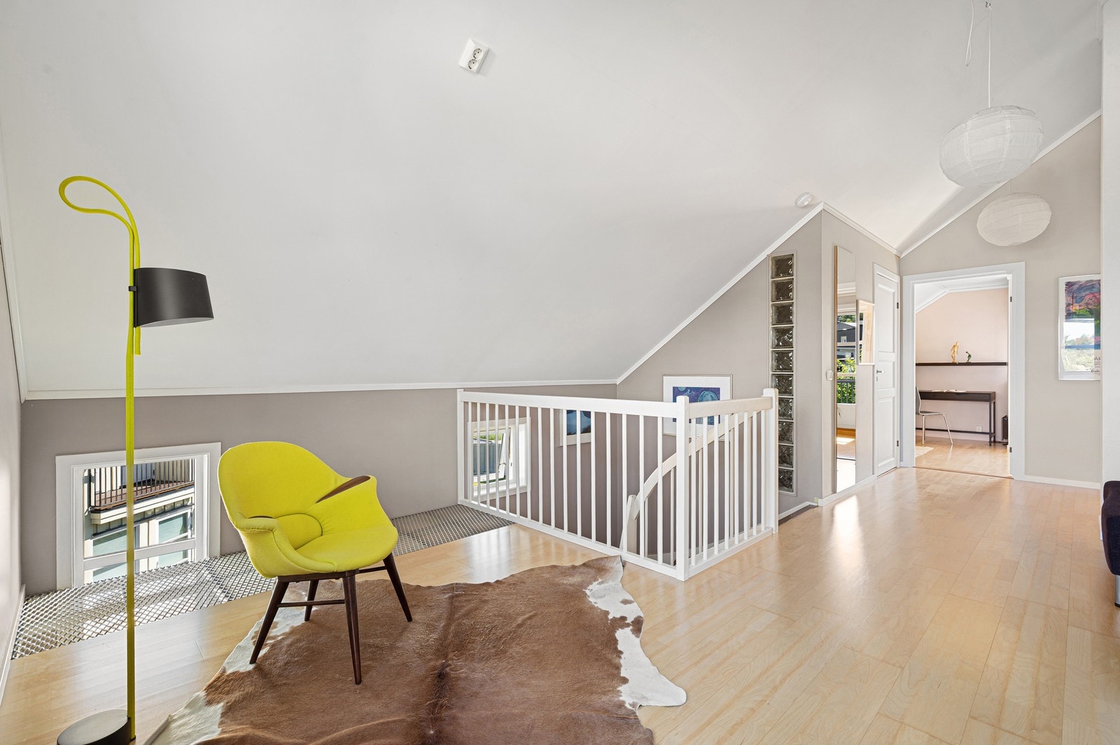 Oppe i 2. etasje er det en loftstue på 20,7 kvm. Galleribilde