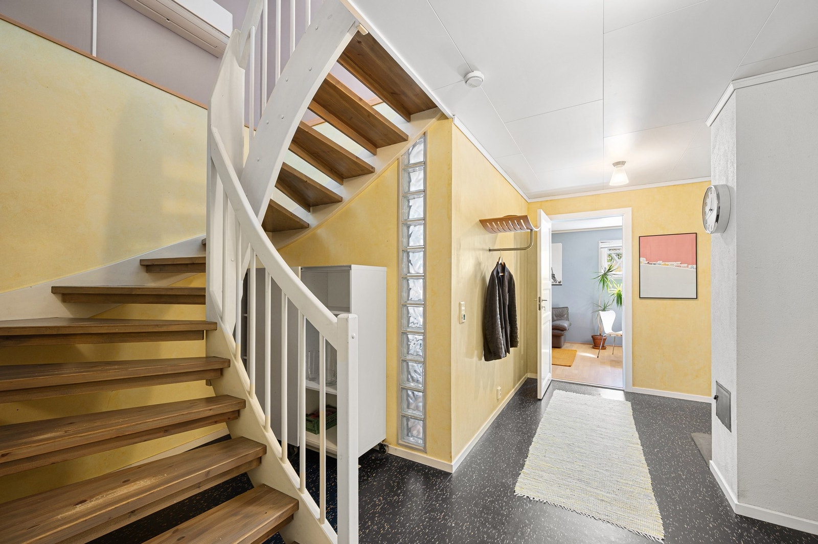 Gang på 12,4 kvm. Her er det lagt varmekabler i gulv. Galleribilde