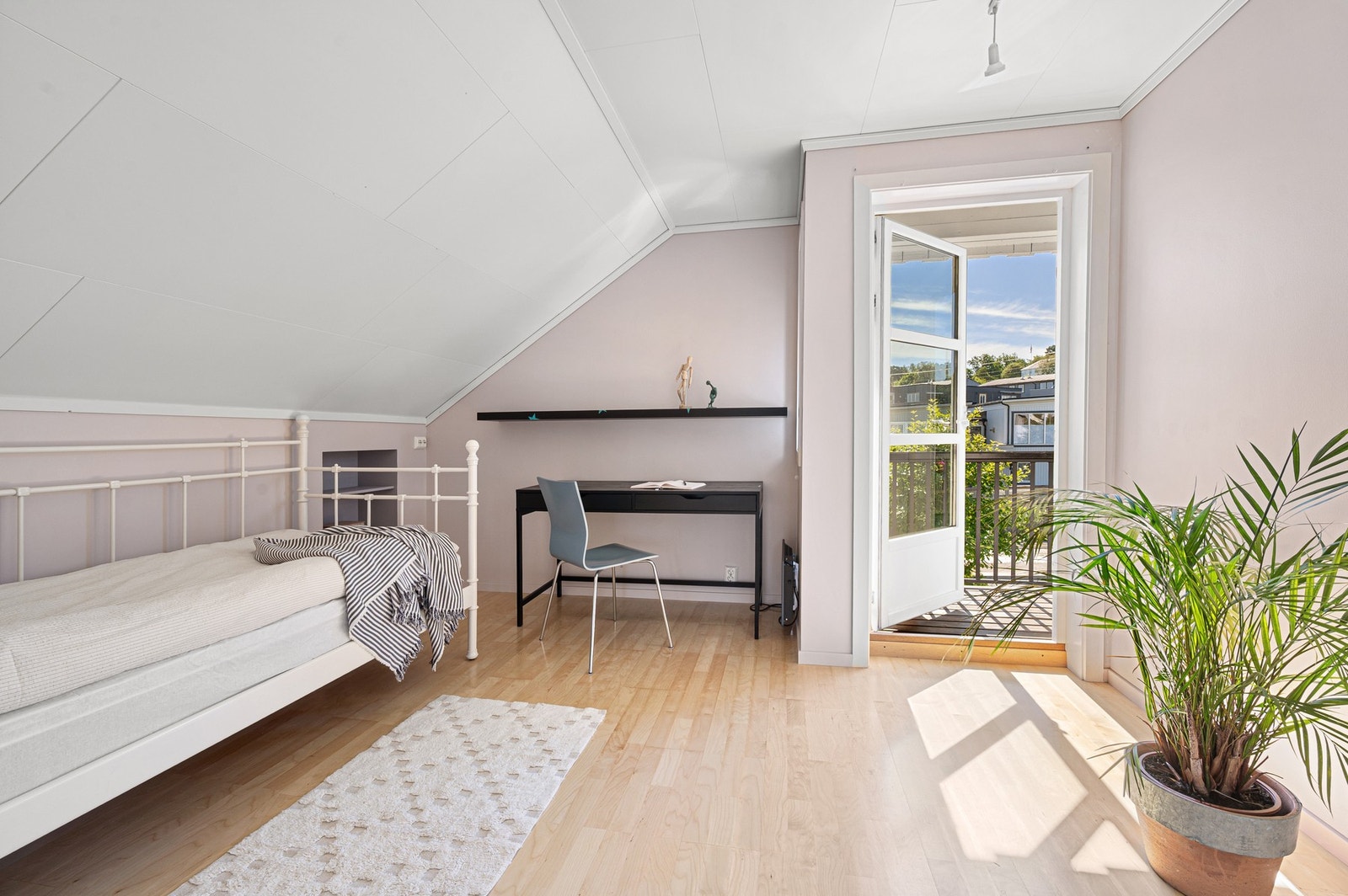 På alle soverommene er det parkett på gulv og malte flater på vegger. Galleribilde