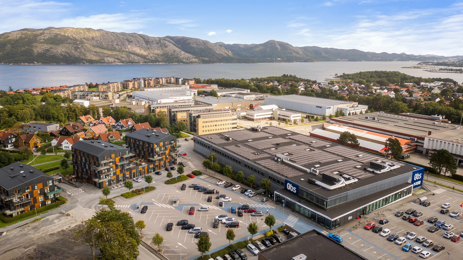 Coop Obs og Romsøes Conditori ligger i nabobygget. Galleribilde