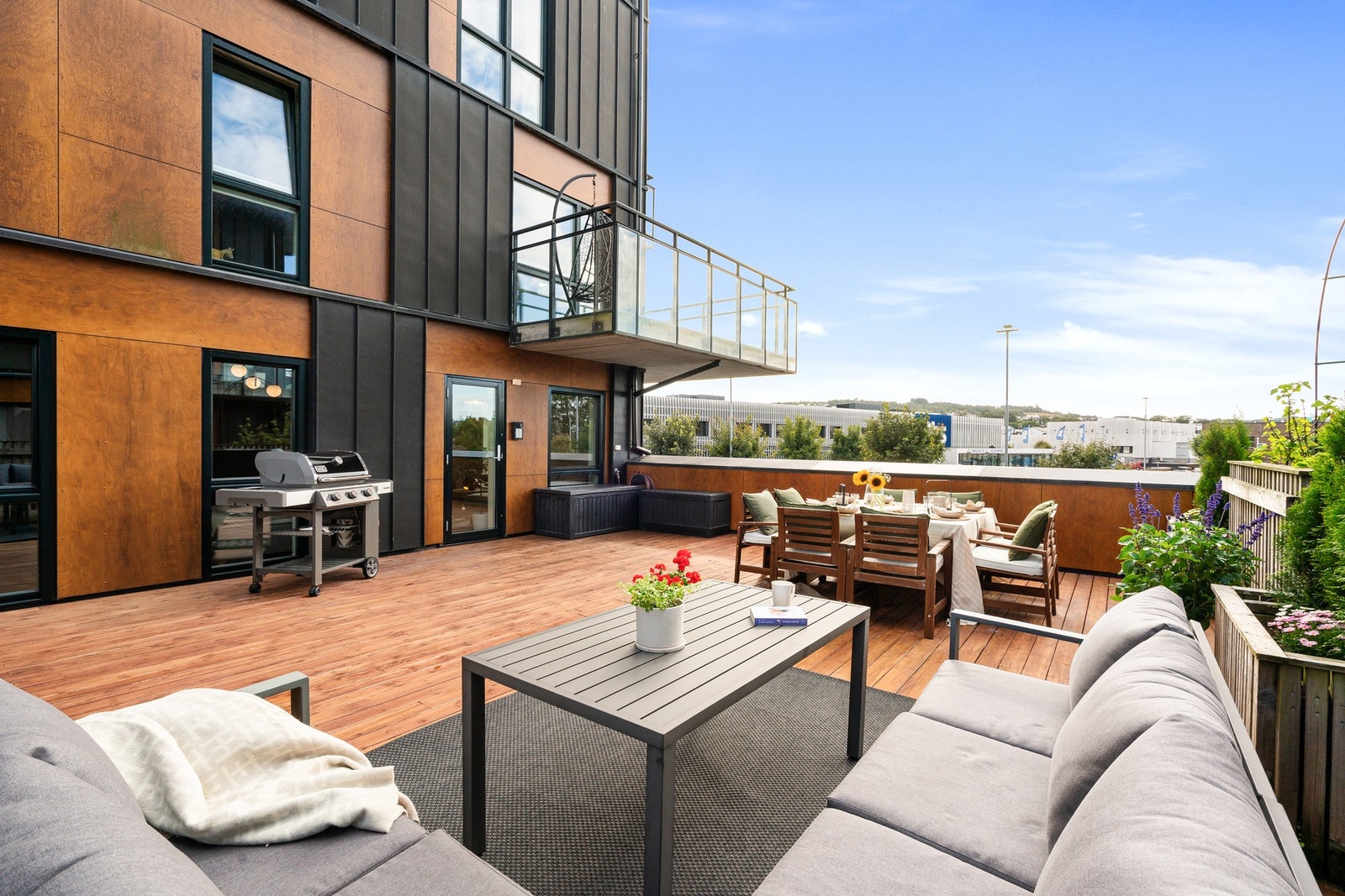 Her kan du nyte solen fra ettermiddagen og ut i de sene kveldstimene. Galleribilde