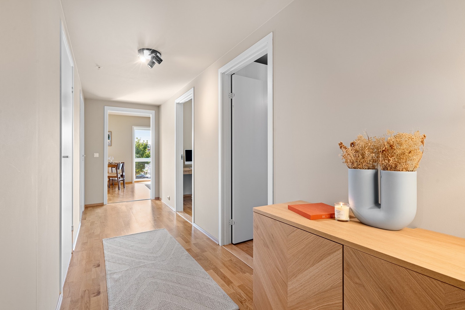 I tillegg til innvendig bod er det også sportsbod i underetasjen. Galleribilde