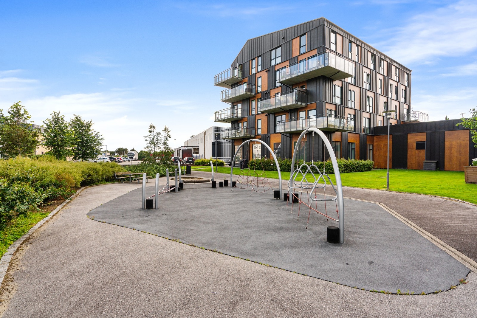 Det er fine fellesområder, enten om du vil ta med barna eller barnebarna ut, eller et slag kubb med gode venner. Galleribilde