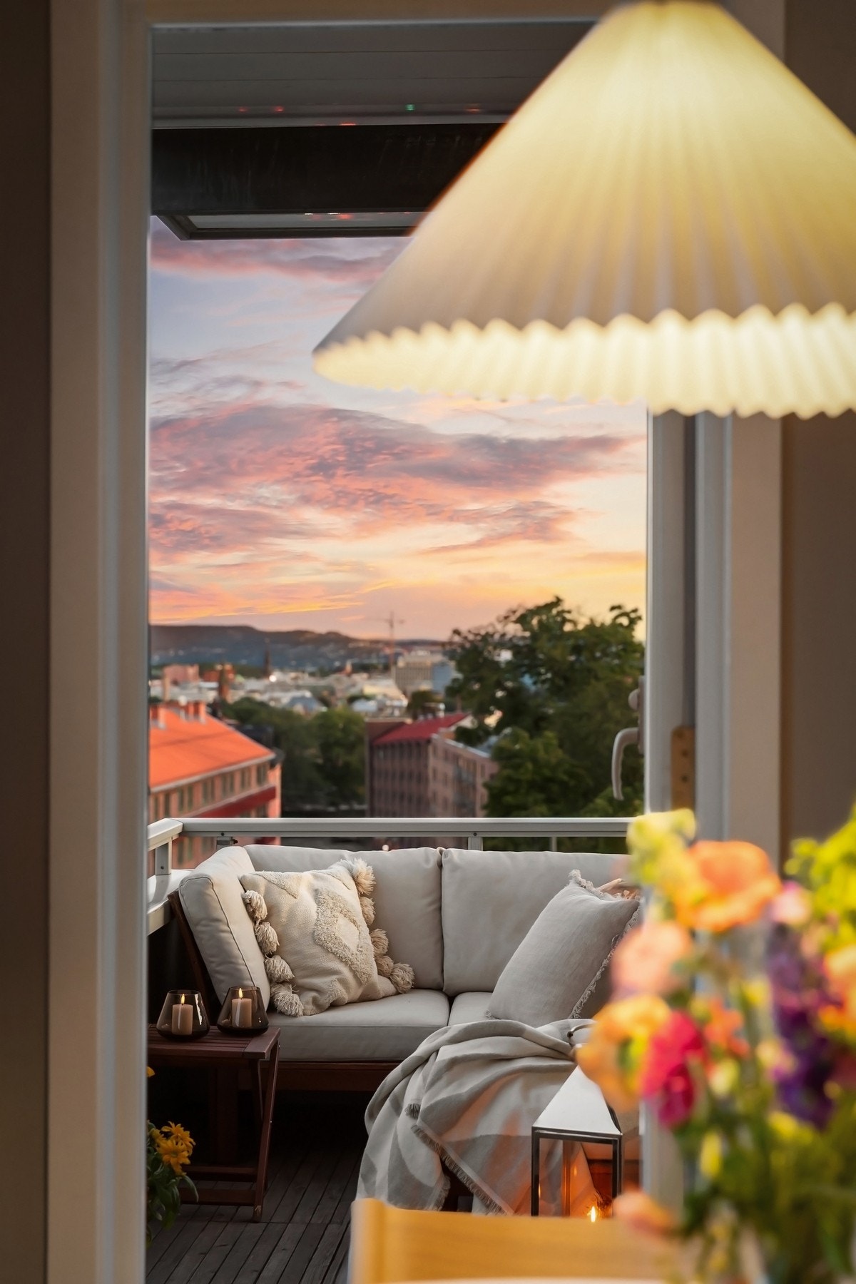 Fra stuen er det utgang til en flott, sørvestvendt balkong. Galleribilde