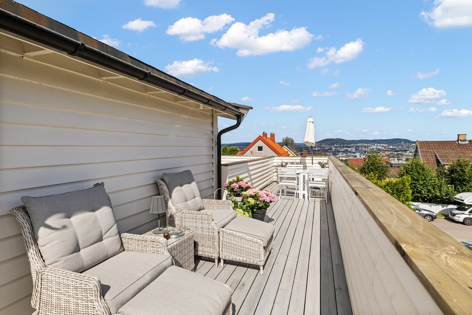 Veranda på ca. 23 m² med flott utsikt. Galleribilde
