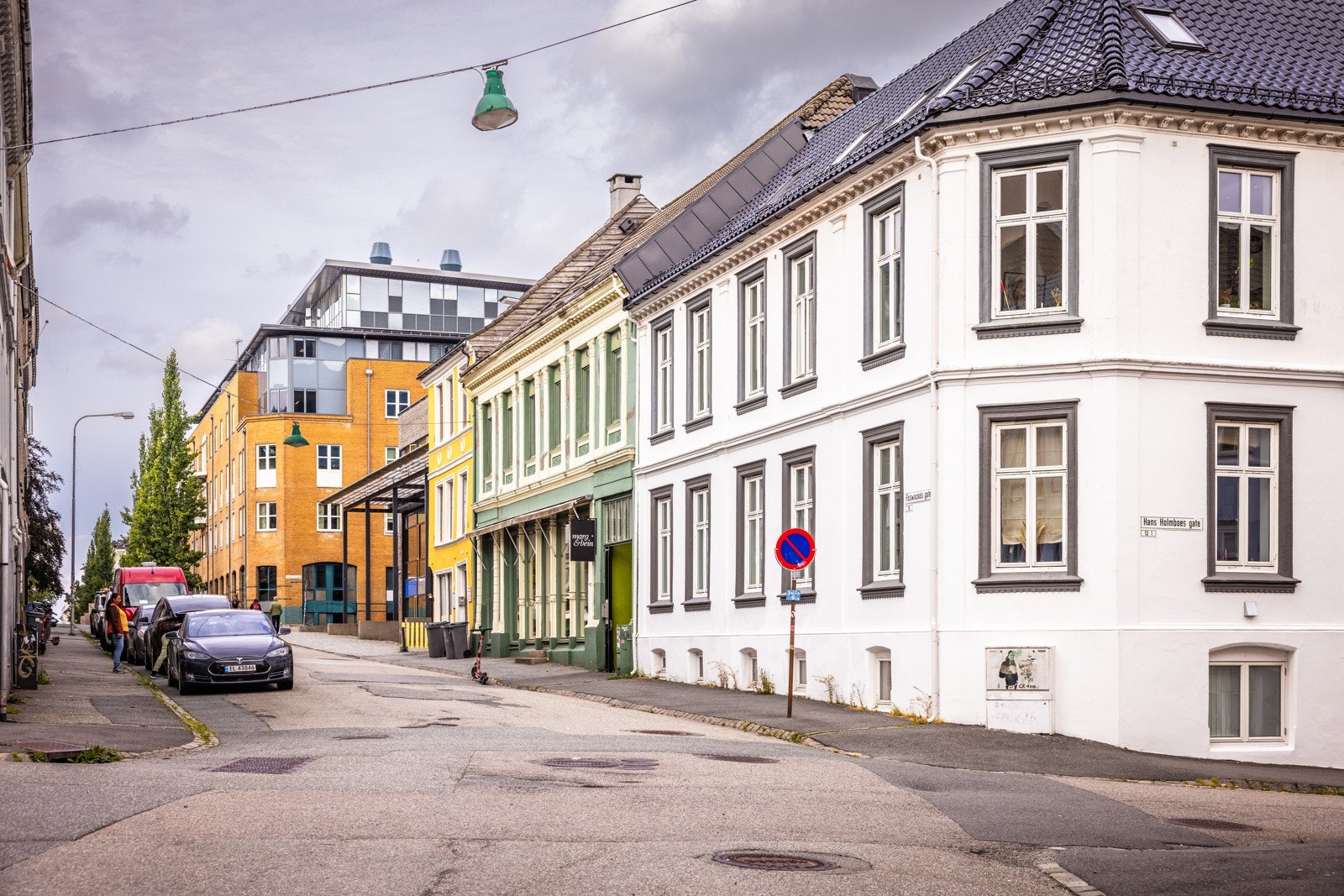 - Fasade malt og pusset opp i 2024, samt at veluxvinduer og tak ble skiftet sommeren 2024 uten at sameiet har tatt opp lån - Galleribilde