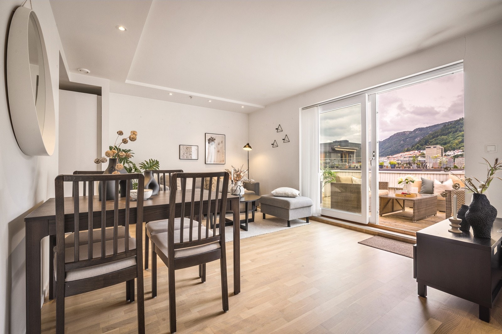 - Bygget og leilighetene ble modernisert og oppgradert i 2013-2014 og holder dermed høy standard - Galleribilde