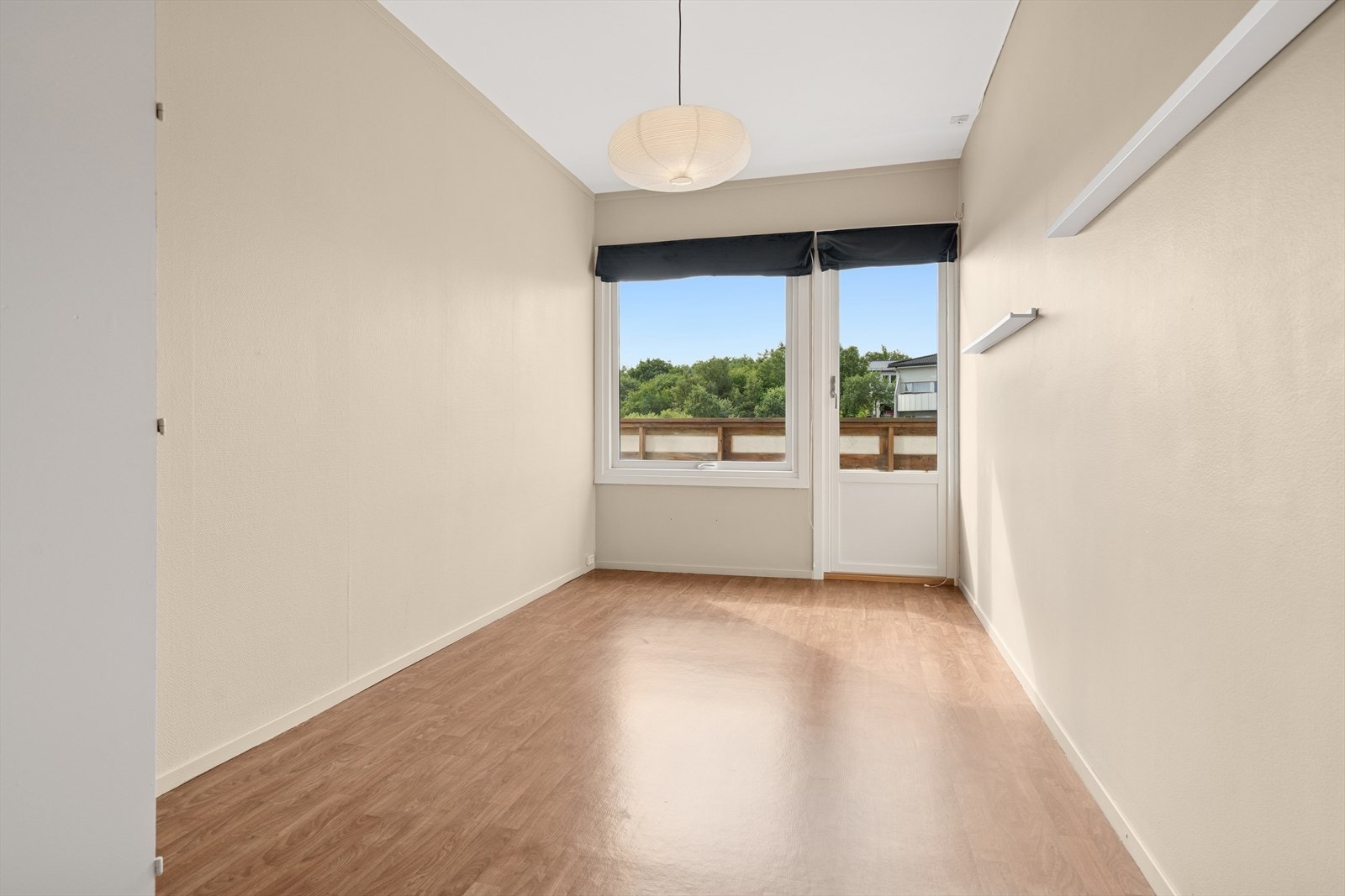 Soverom III - Rommet er pent oppmalt og har utgang til balkongen Galleribilde