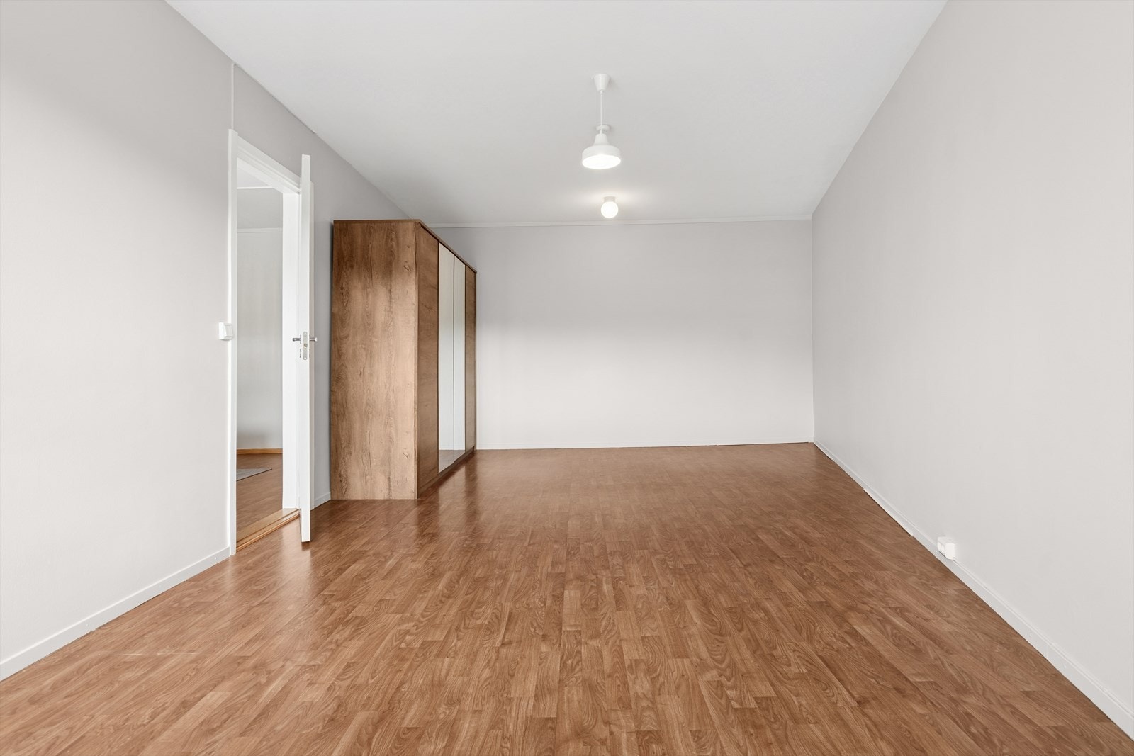 Soverom I - Hovedsoverommet kan alternativt også avdeles med f.eks kontor, garderobe eller benyttes som ekstra stue Galleribilde