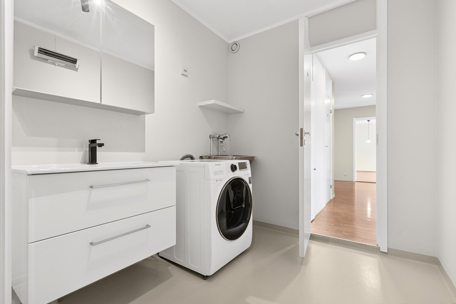 Ny innredning og lys på badet i 2025 Galleribilde